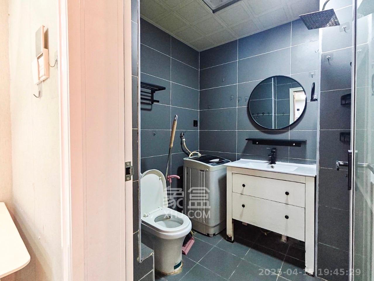 鸿盛大厦 1室1厅0卫 2300.0元/月 鸿盛大厦 1室1厅0卫 2300.0元/月室内图