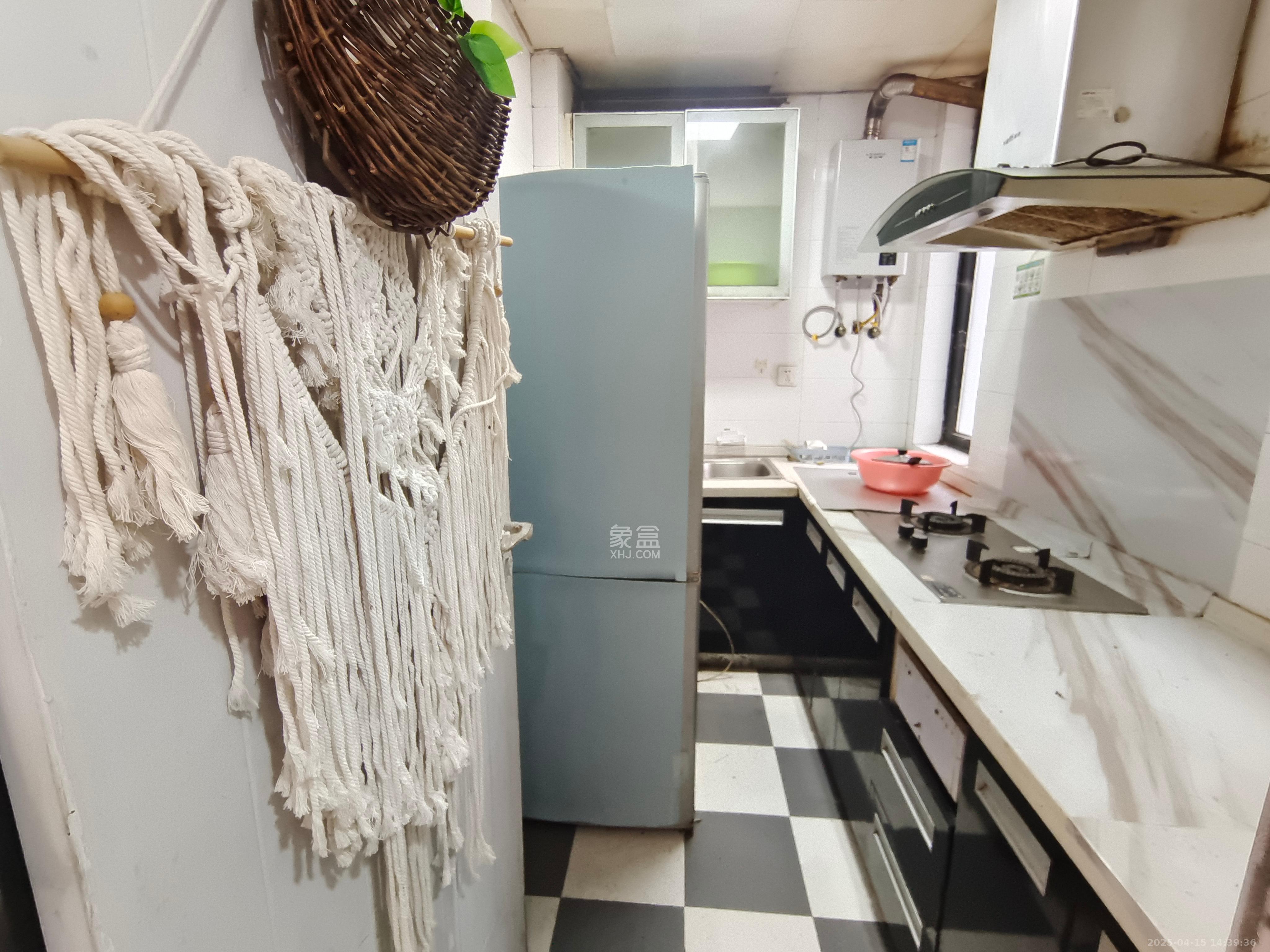 阳光100三期  3室2厅1卫   2800.00元/月室内图