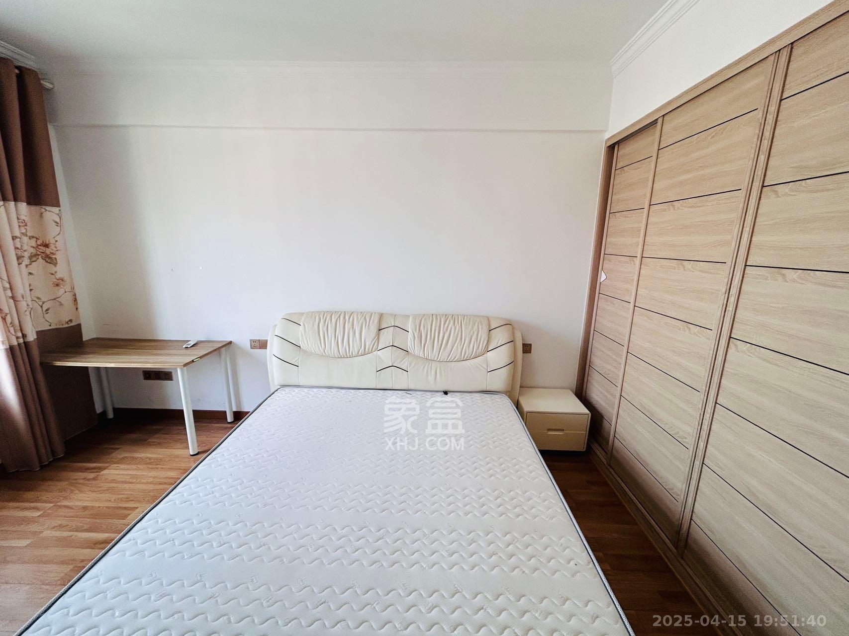 城市山水豪园(山水城市风景) 3室2厅2卫 3200.0元/月 城市山水豪园(山水城市风景) 3室2厅2卫 3200.0元/月室内图