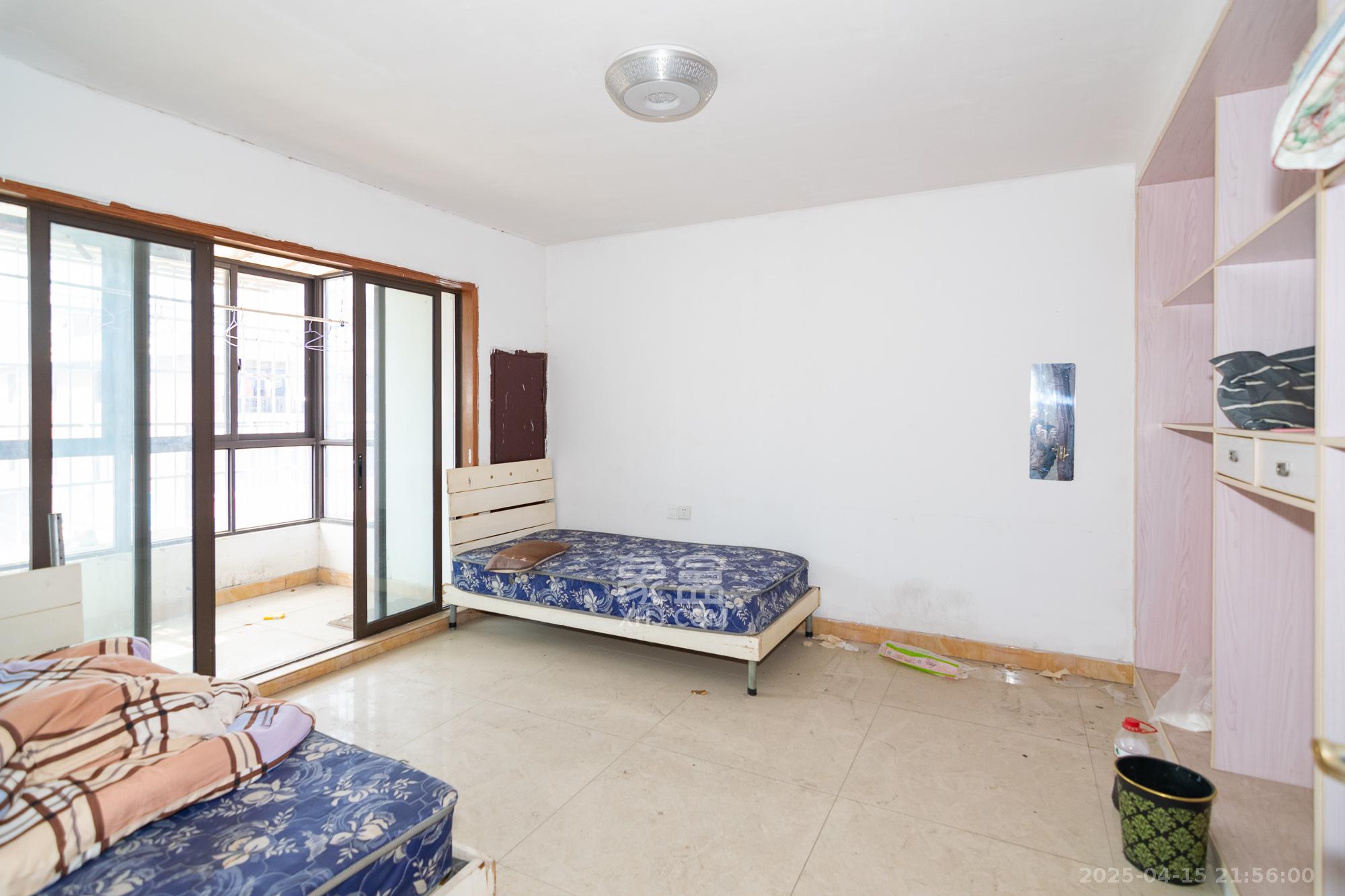 高星物流园  3室2厅3卫    65.0万 高星物流园  3室2厅3卫    65.0万卧室