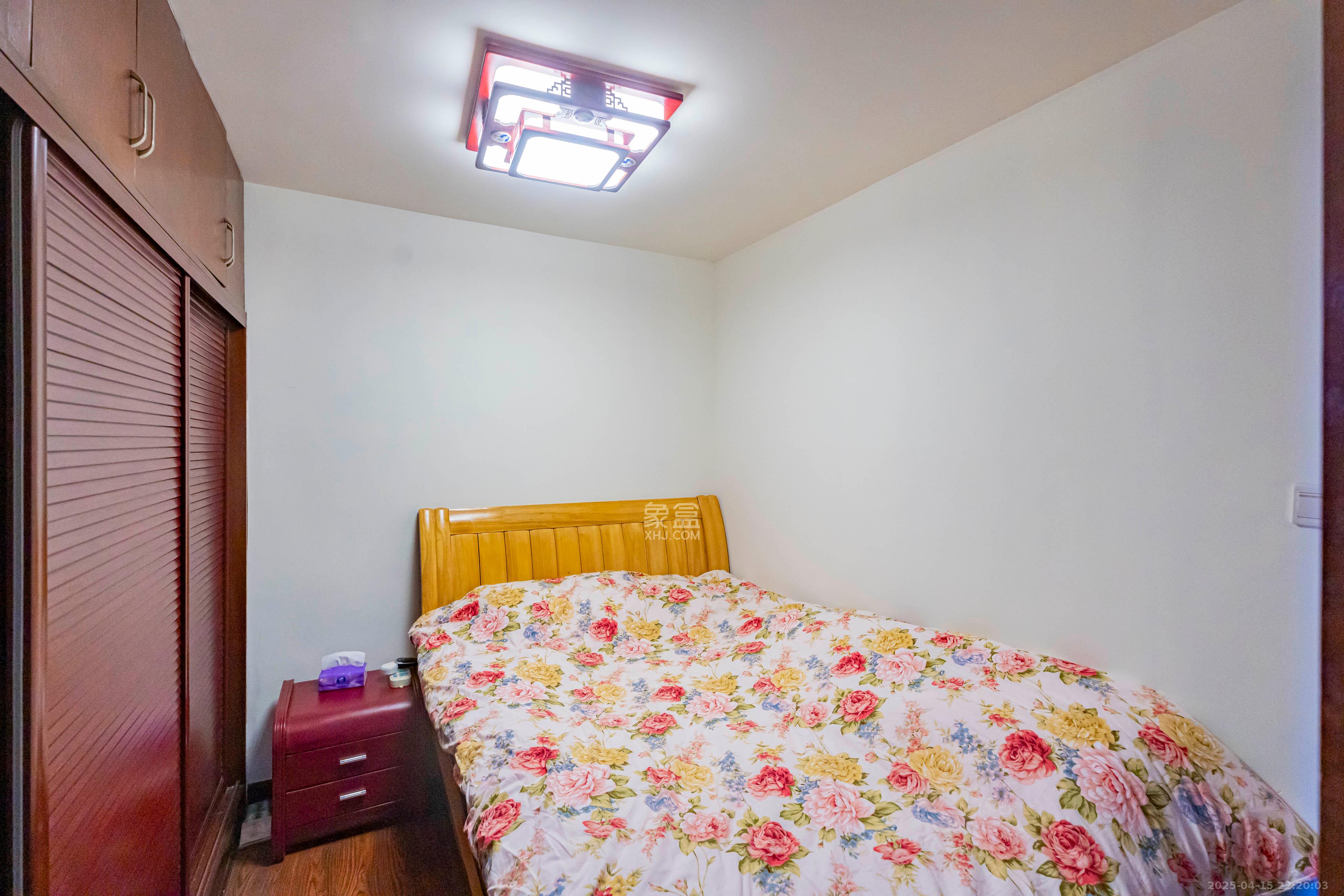 凯乐国际城 2室2厅2卫 85.0万 凯乐国际城 2室2厅2卫 85.0万卧室