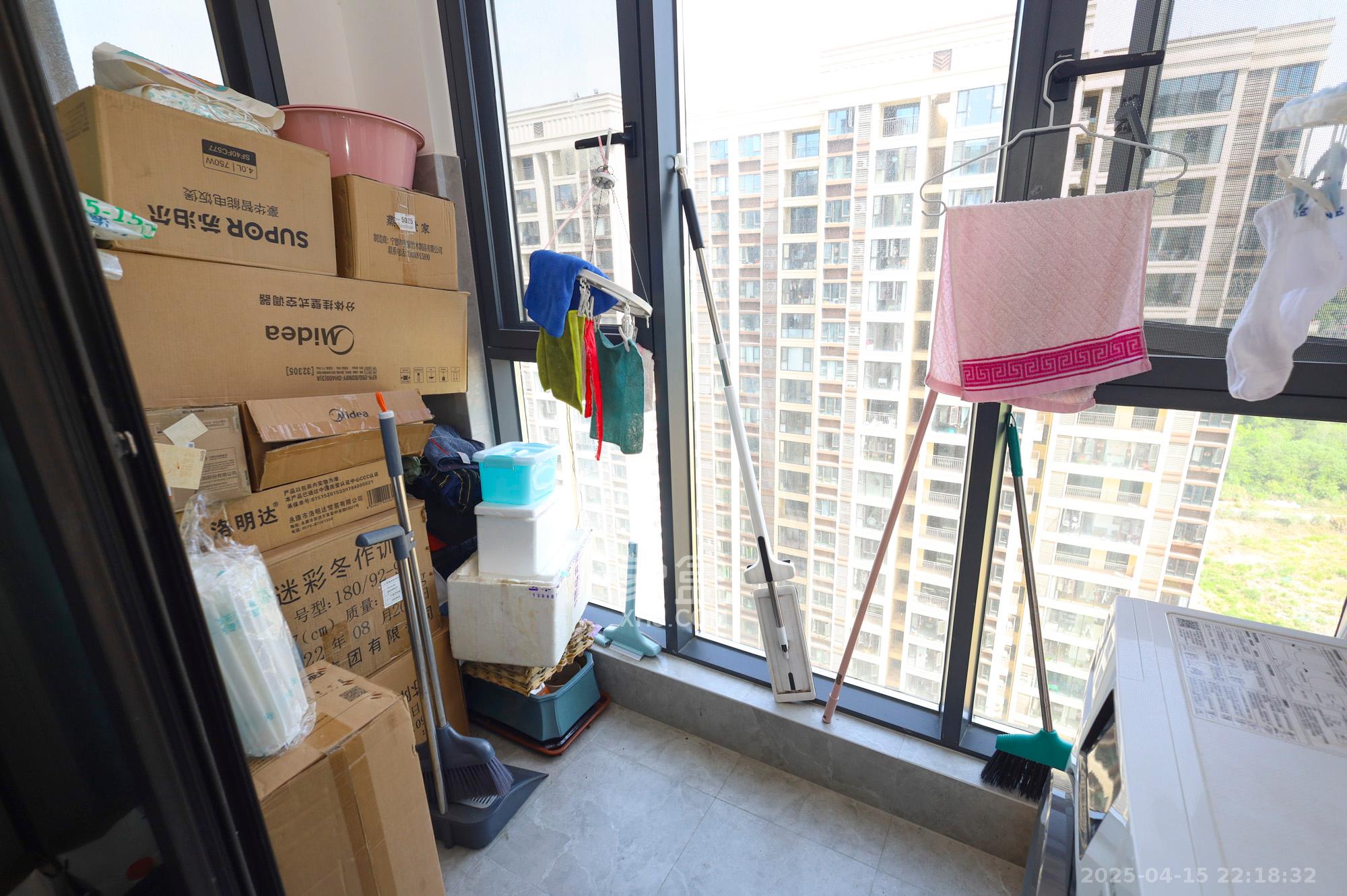 恒基旭辉湖山赋  3室2厅2卫   99.80万阳台