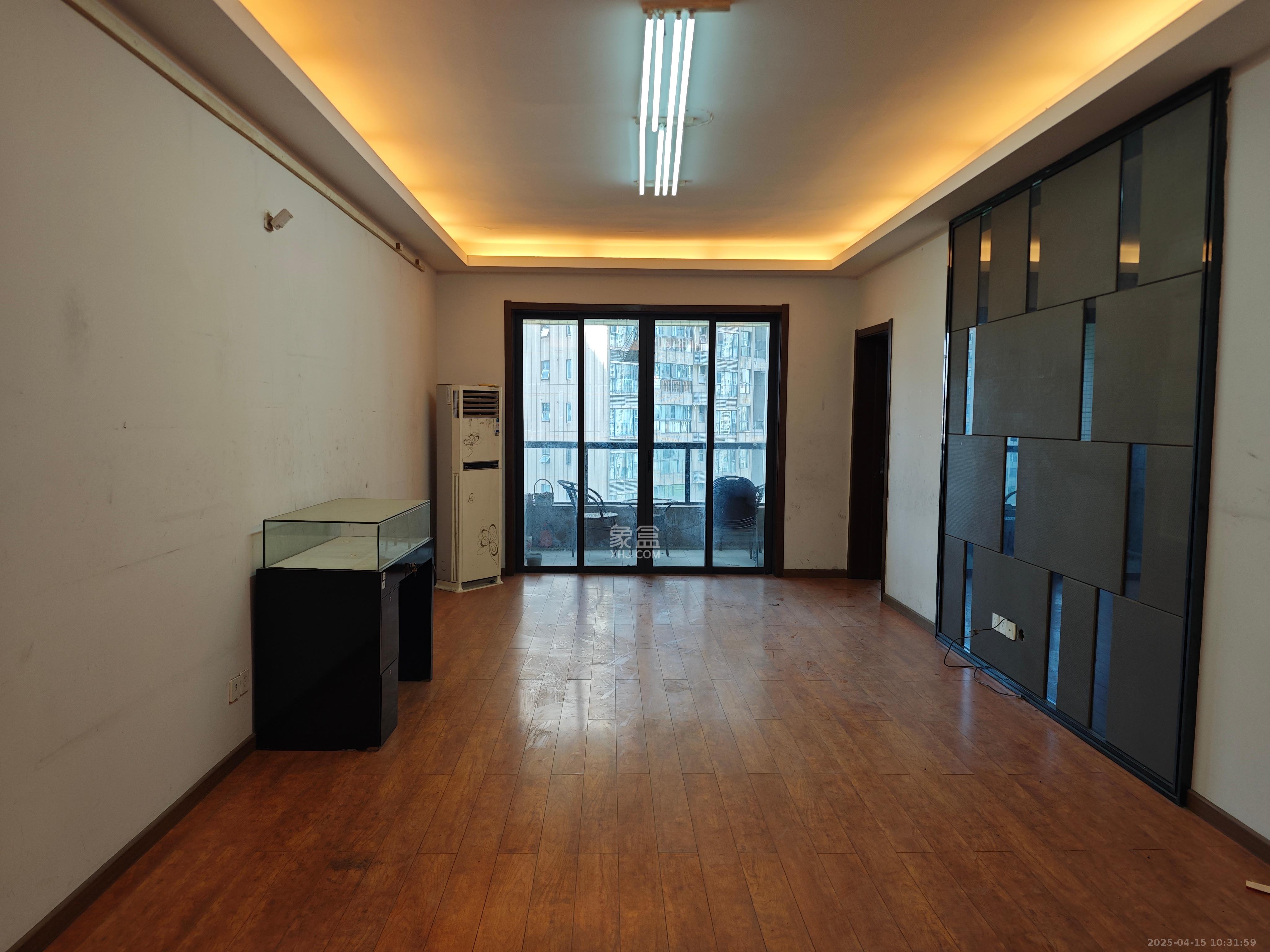 藏珑湖上国际花园  3室2厅1卫    2500.0元/月 藏珑湖上国际花园  3室2厅1卫    2500.0元/月