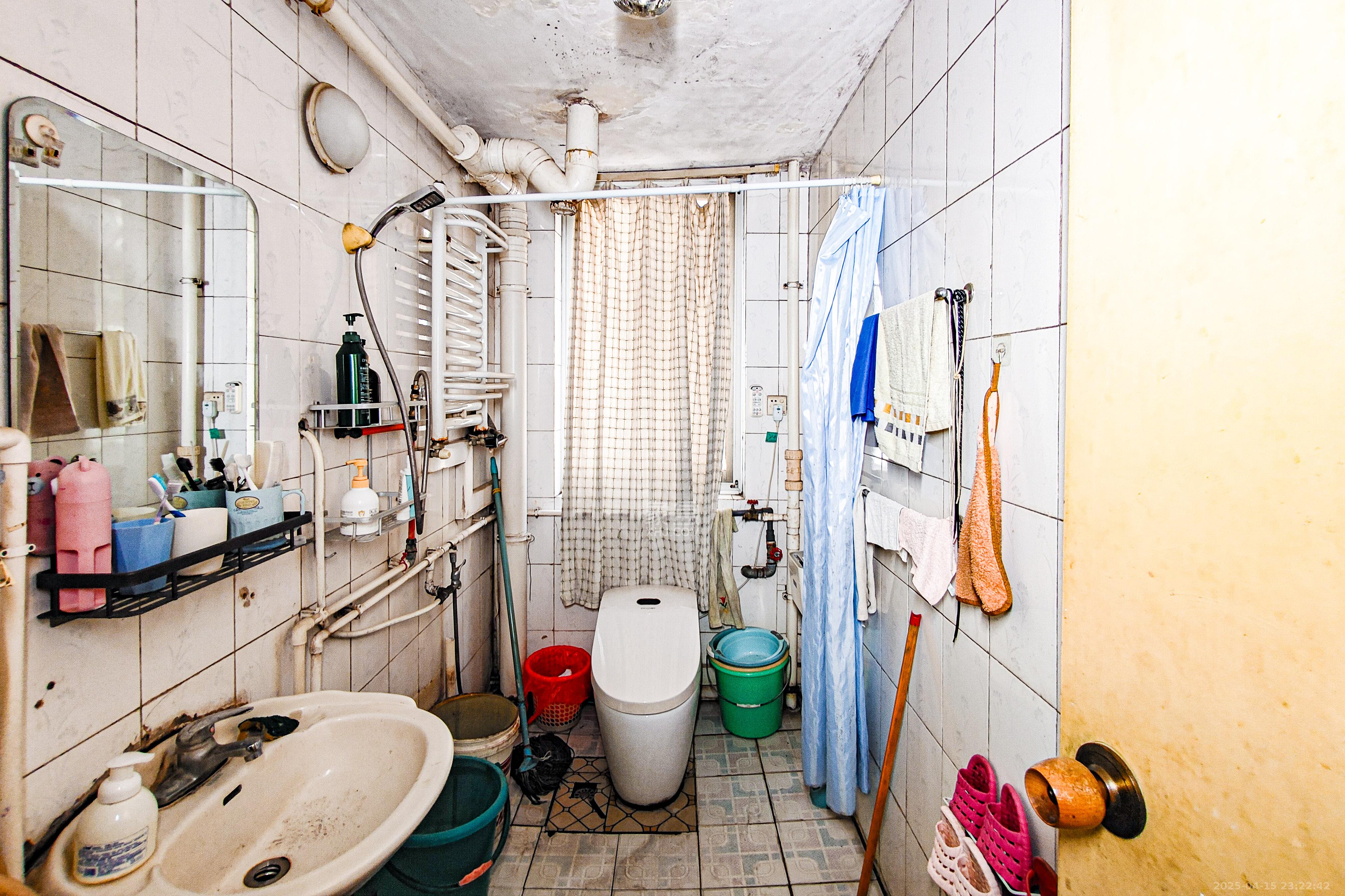 金泰小区  3室2厅2卫    82.0万 金泰小区  3室2厅2卫    82.0万卫生间