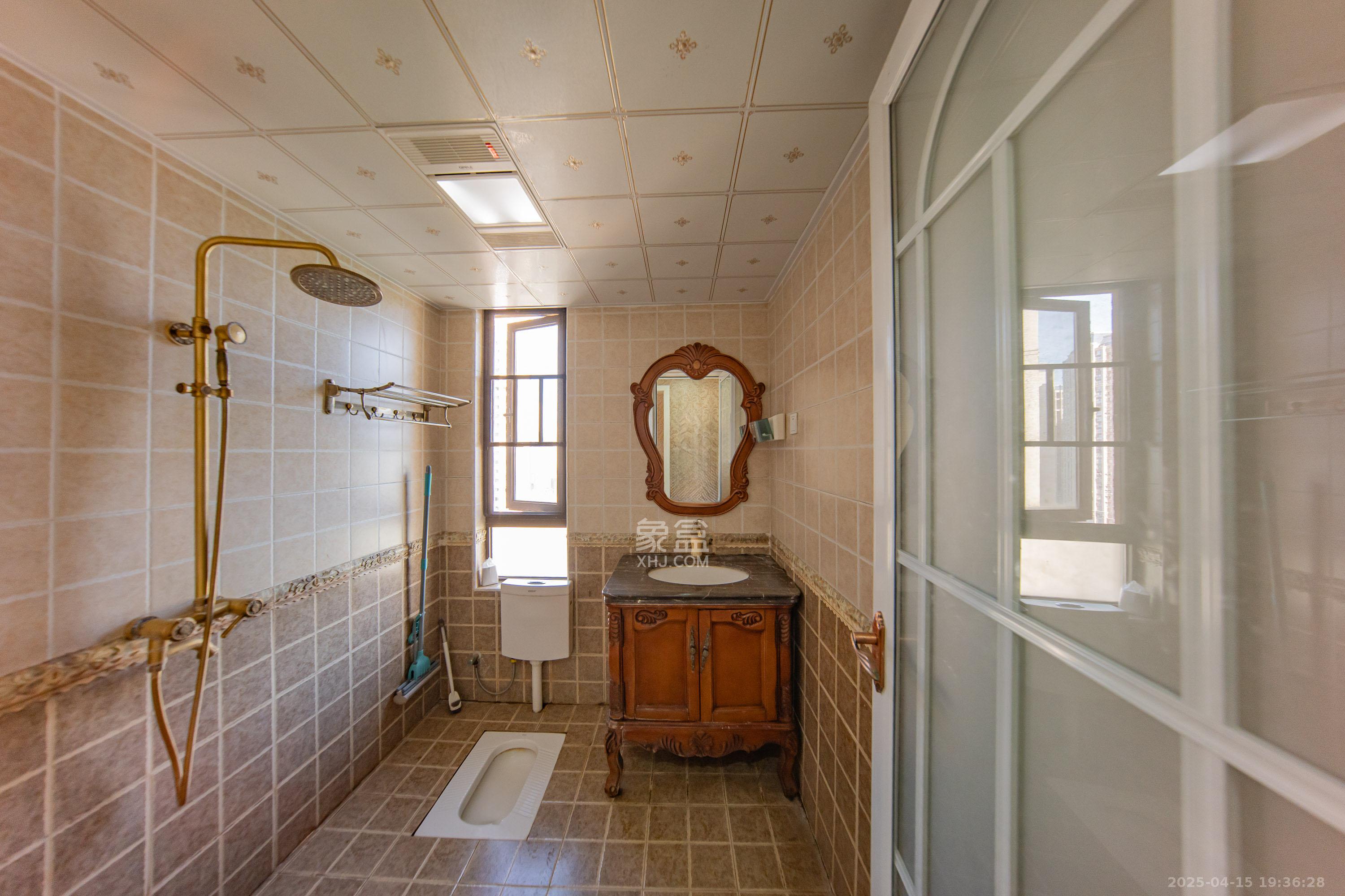 华润橡树湾 2室2厅1卫 60.8万 华润橡树湾 2室2厅1卫 60.8万卫生间