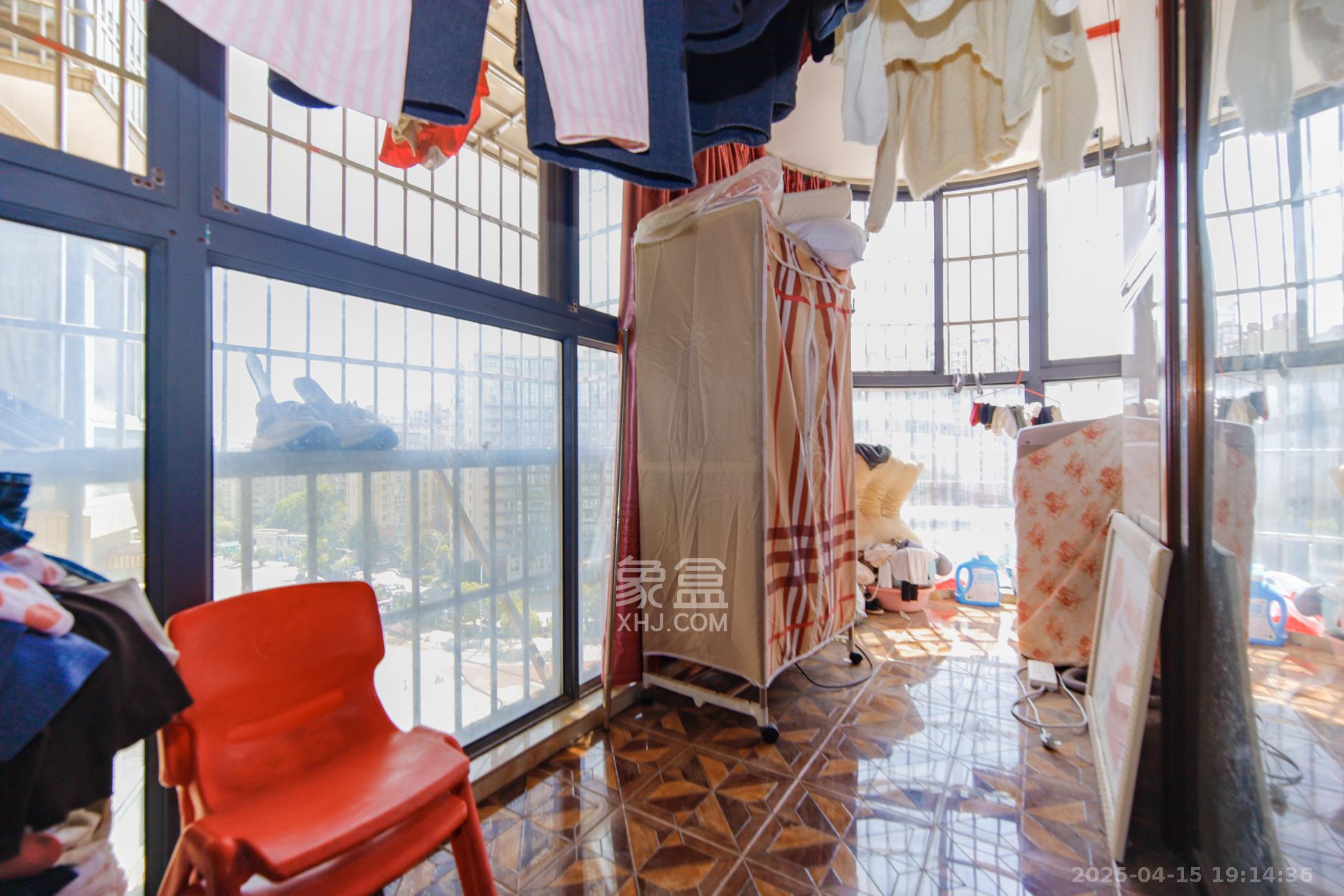 清政园（青政家园）  3室2厅2卫   93.00万阳台