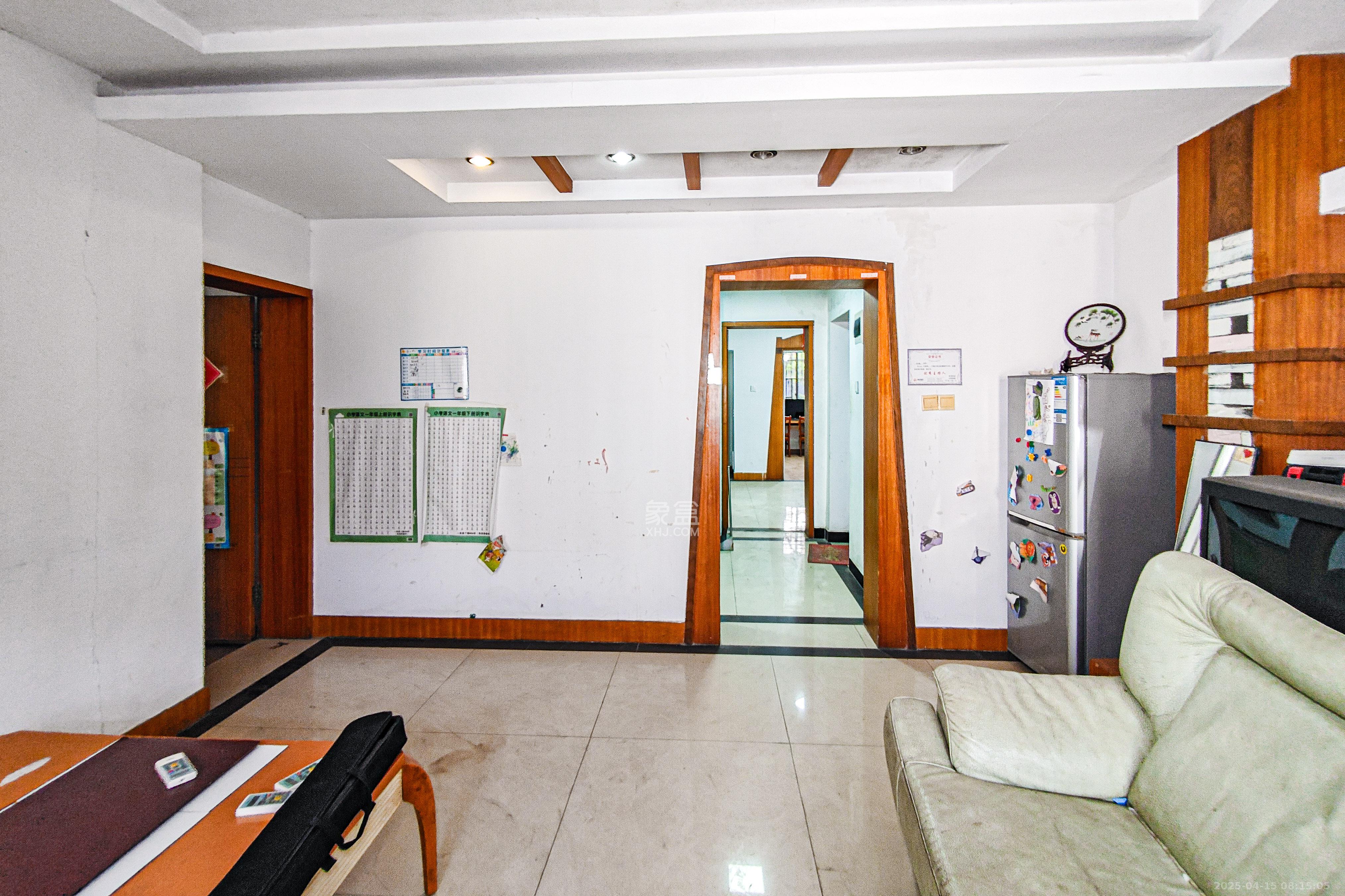 人民东路、人民中路散盘  3室2厅1卫    65.0万 人民东路、人民中路散盘  3室2厅1卫    65.0万客厅