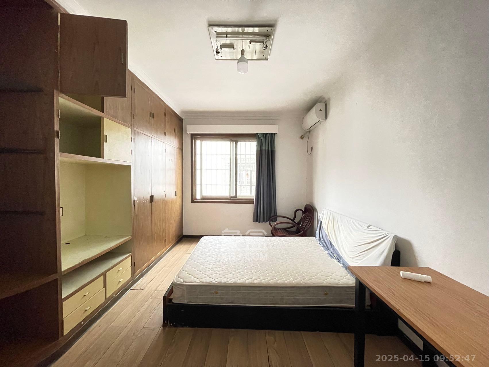 涟源百货城住宅  3室2厅2卫    1750.0元/月室内图1