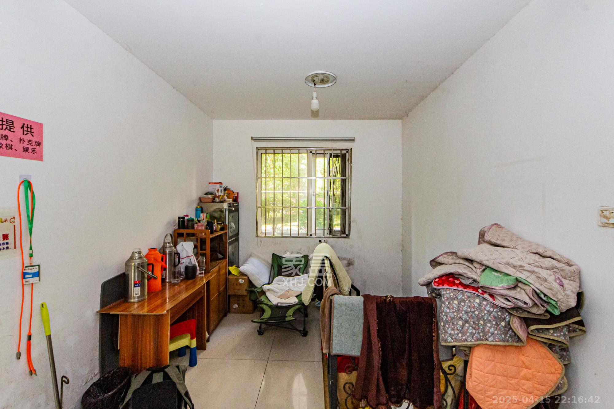 万国城(当代满庭春MOMA)三期  3室2厅2卫    82.8万 万国城(当代满庭春MOMA)三期  3室2厅2卫    82.8万客厅