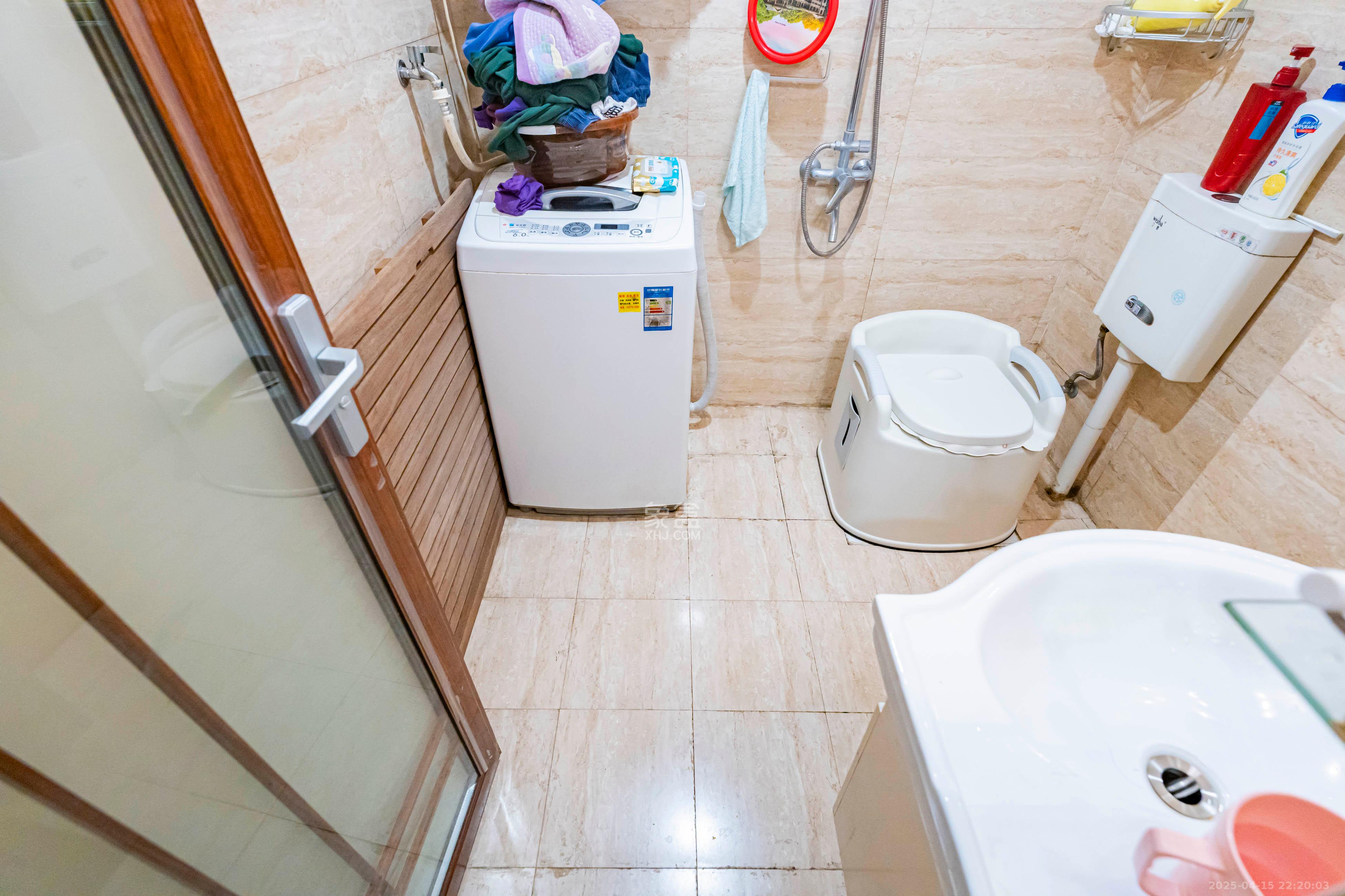 凯乐国际城 2室2厅2卫 85.0万 凯乐国际城 2室2厅2卫 85.0万卫生间