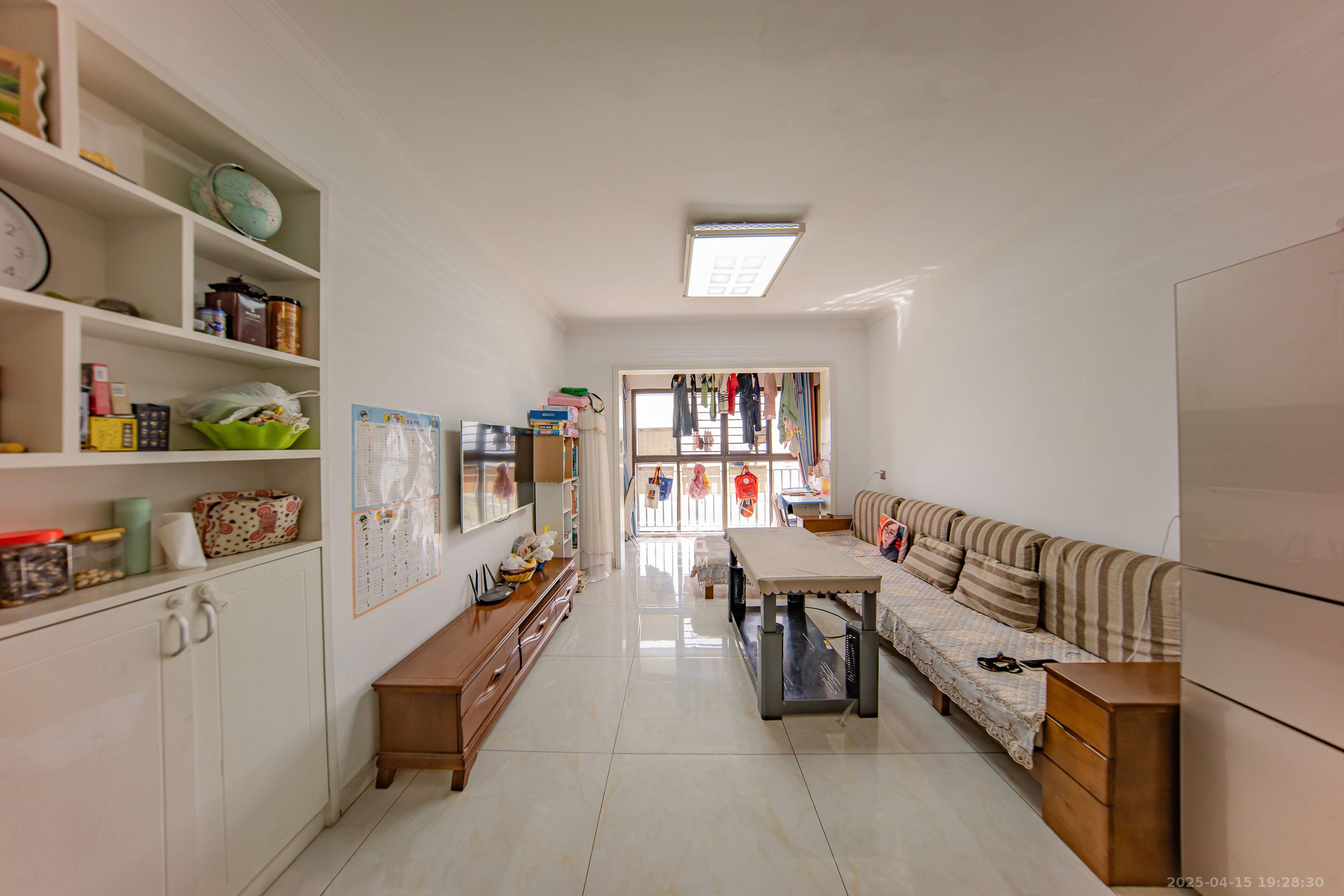 华润橡树湾  2室2厅1卫    59.0万 华润橡树湾  2室2厅1卫    59.0万客厅