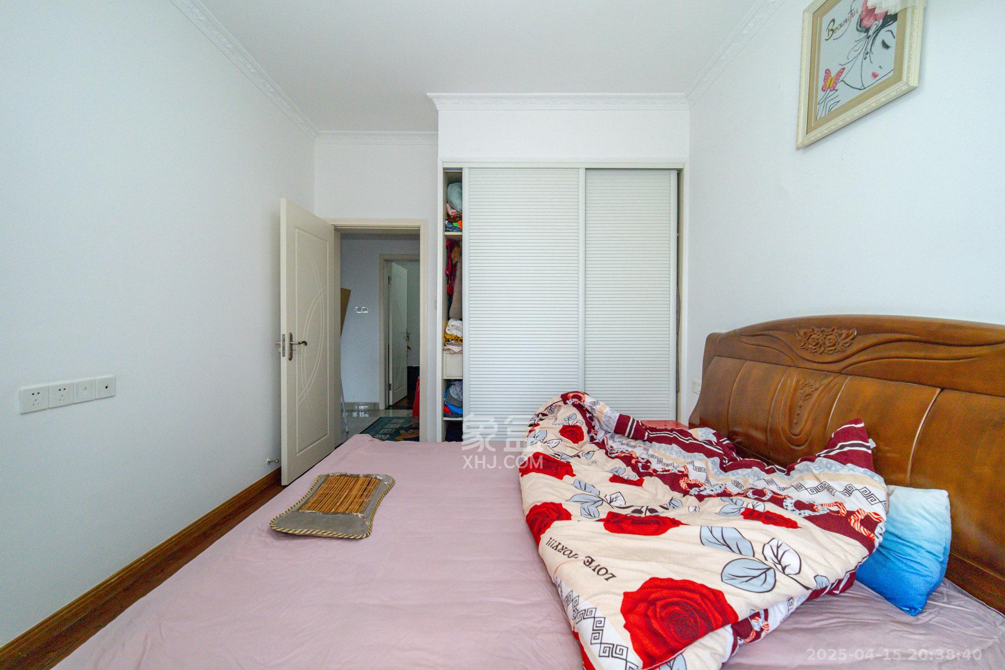 楚天世纪城西苑 3室2厅2卫 80.0万 楚天世纪城西苑 3室2厅2卫 80.0万卧室