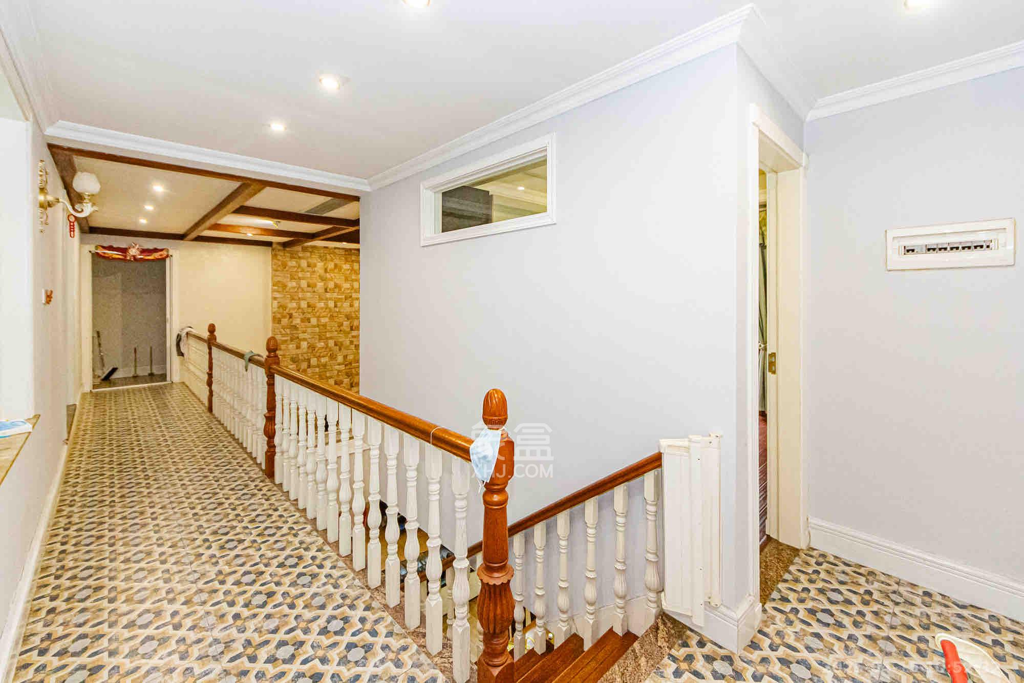 万科城 6室2厅3卫 8000.0元/月 万科城 6室2厅3卫 8000.0元/月室内图