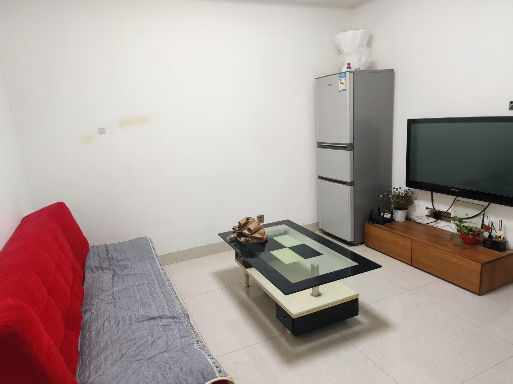 鹏利广场 1室1厅1卫 1300.0元/月 鹏利广场 1室1厅1卫 1300.0元/月室内图