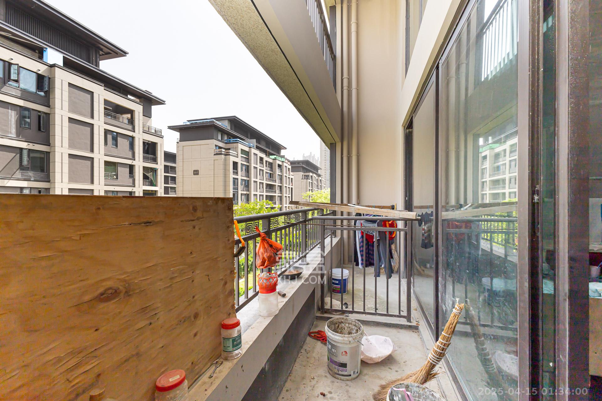 时代建发和著  6室2厅3卫   338.00万阳台