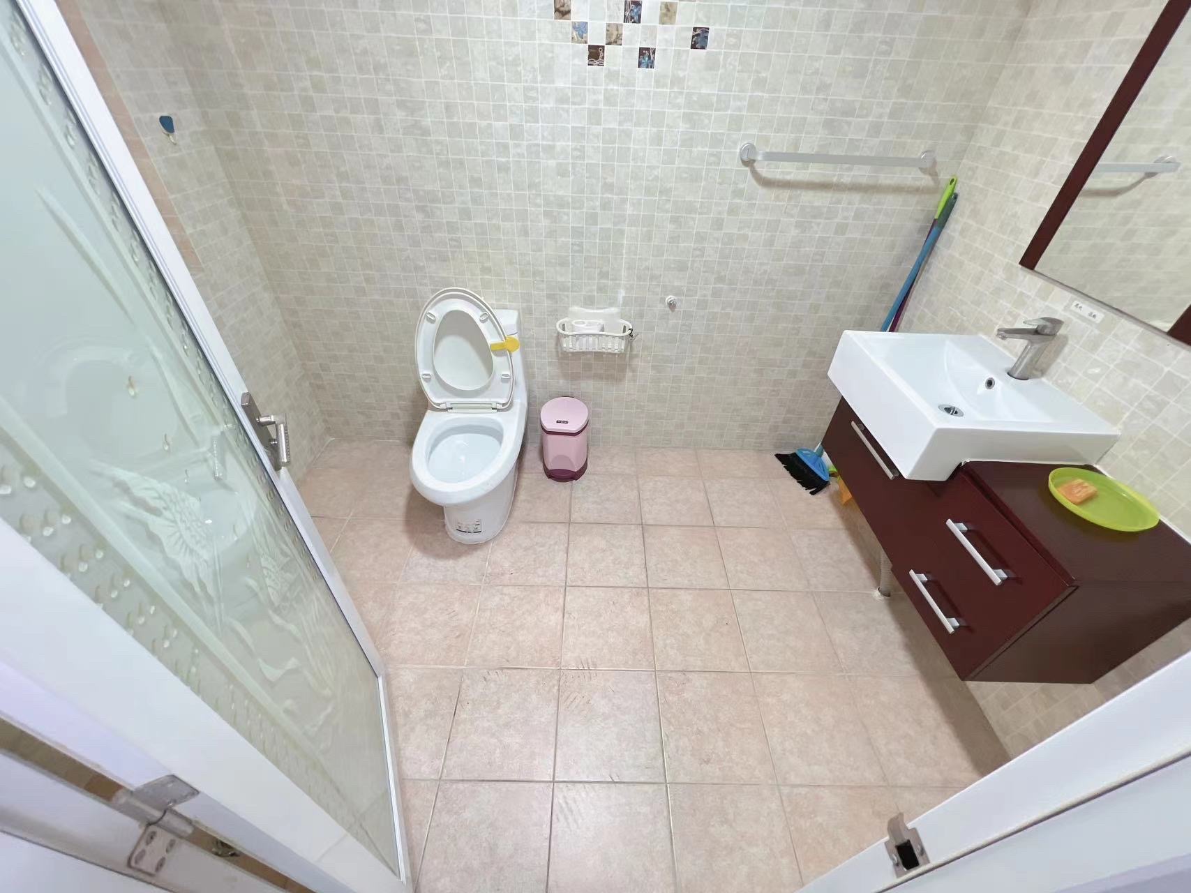 新世界花园二期 2室2厅1卫 109.0万 新世界花园二期 2室2厅1卫 109.0万客厅