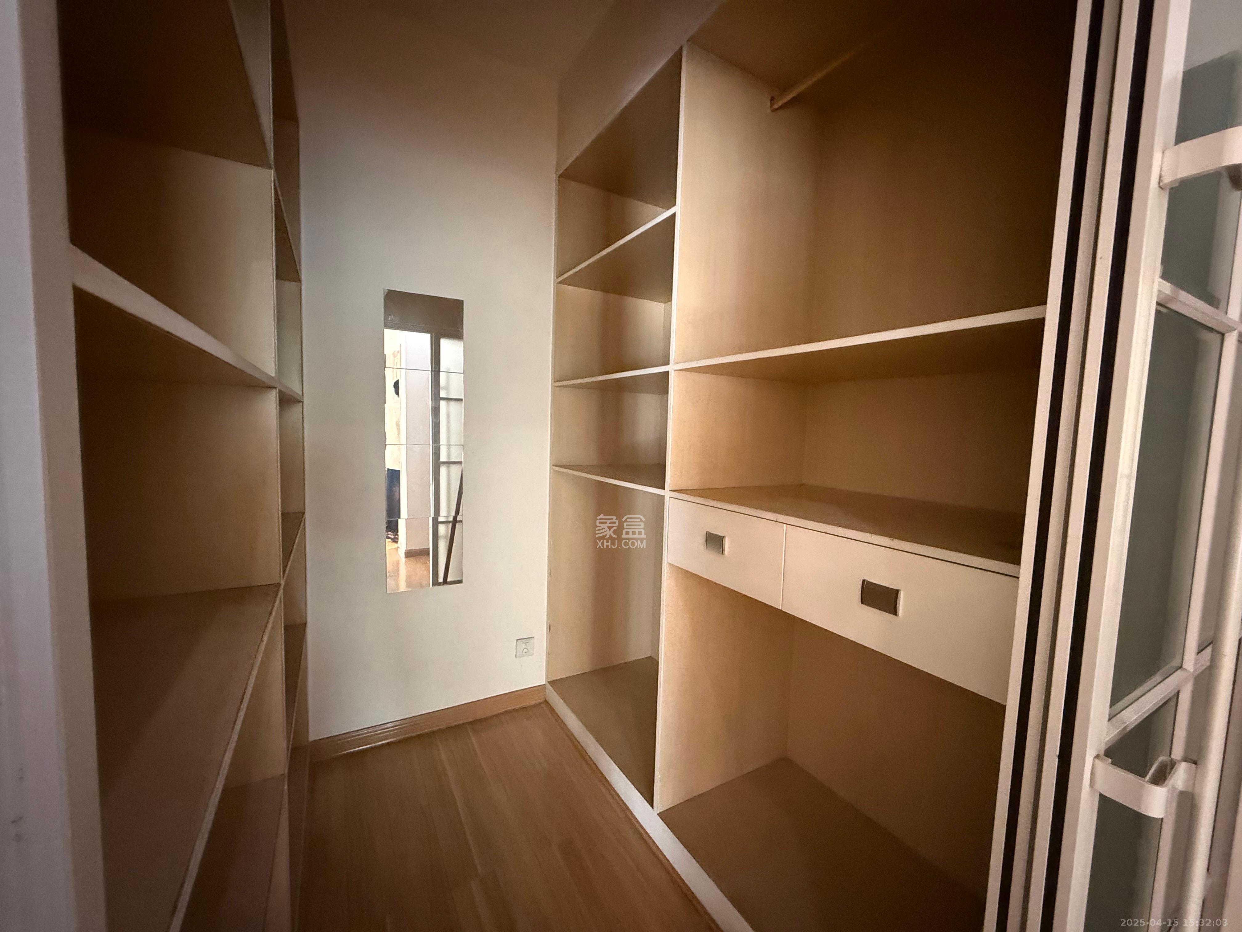 辉煌国际城一期  1室0厅0卫    2400.0元/月 辉煌国际城一期  1室0厅0卫    2400.0元/月室内图