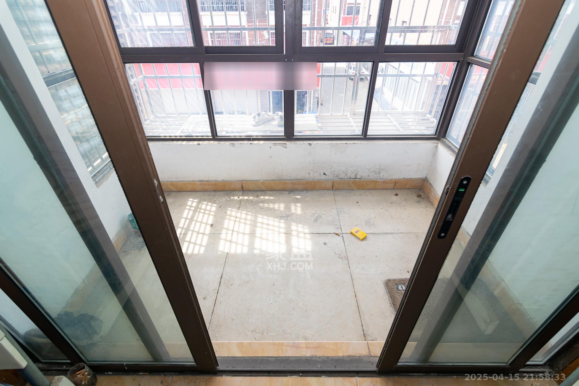 高星物流园  3室2厅3卫    65.0万阳台