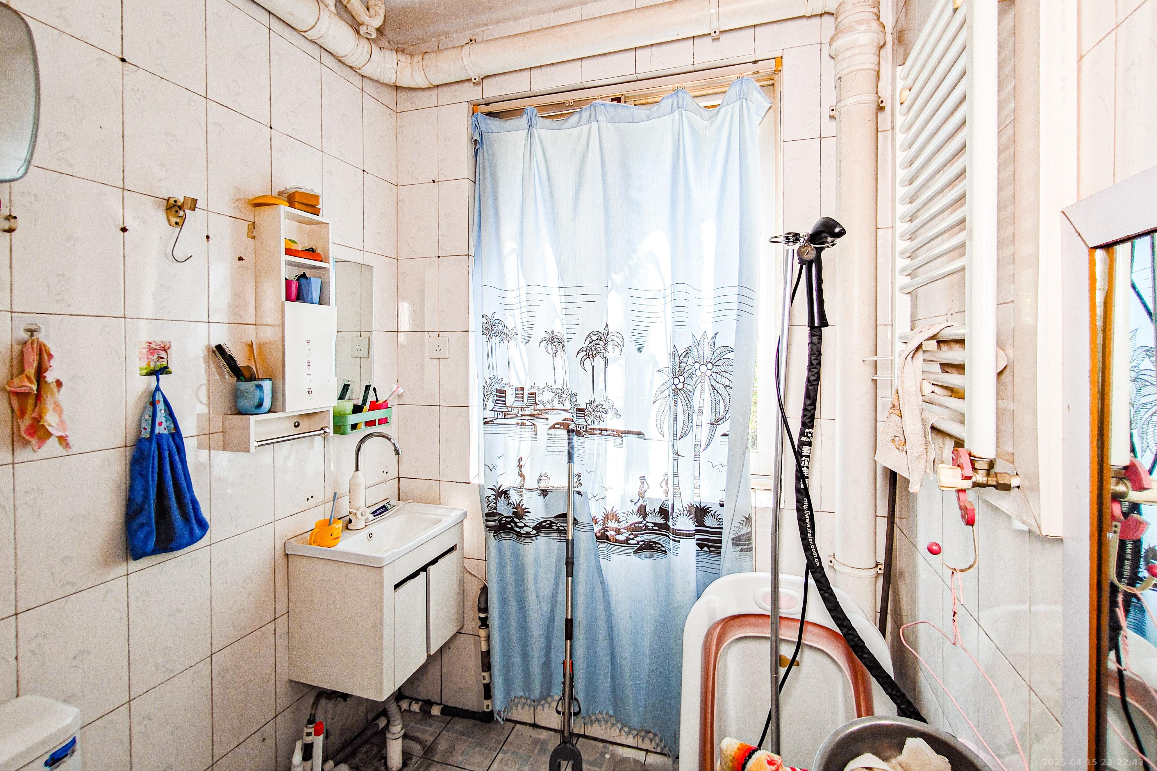 金泰小区  3室2厅2卫    82.0万 金泰小区  3室2厅2卫    82.0万卫生间