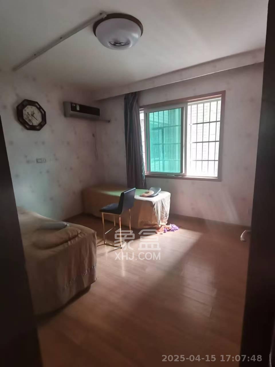 麓谷加州阳光  3室2厅2卫   2800.00元/月室内图