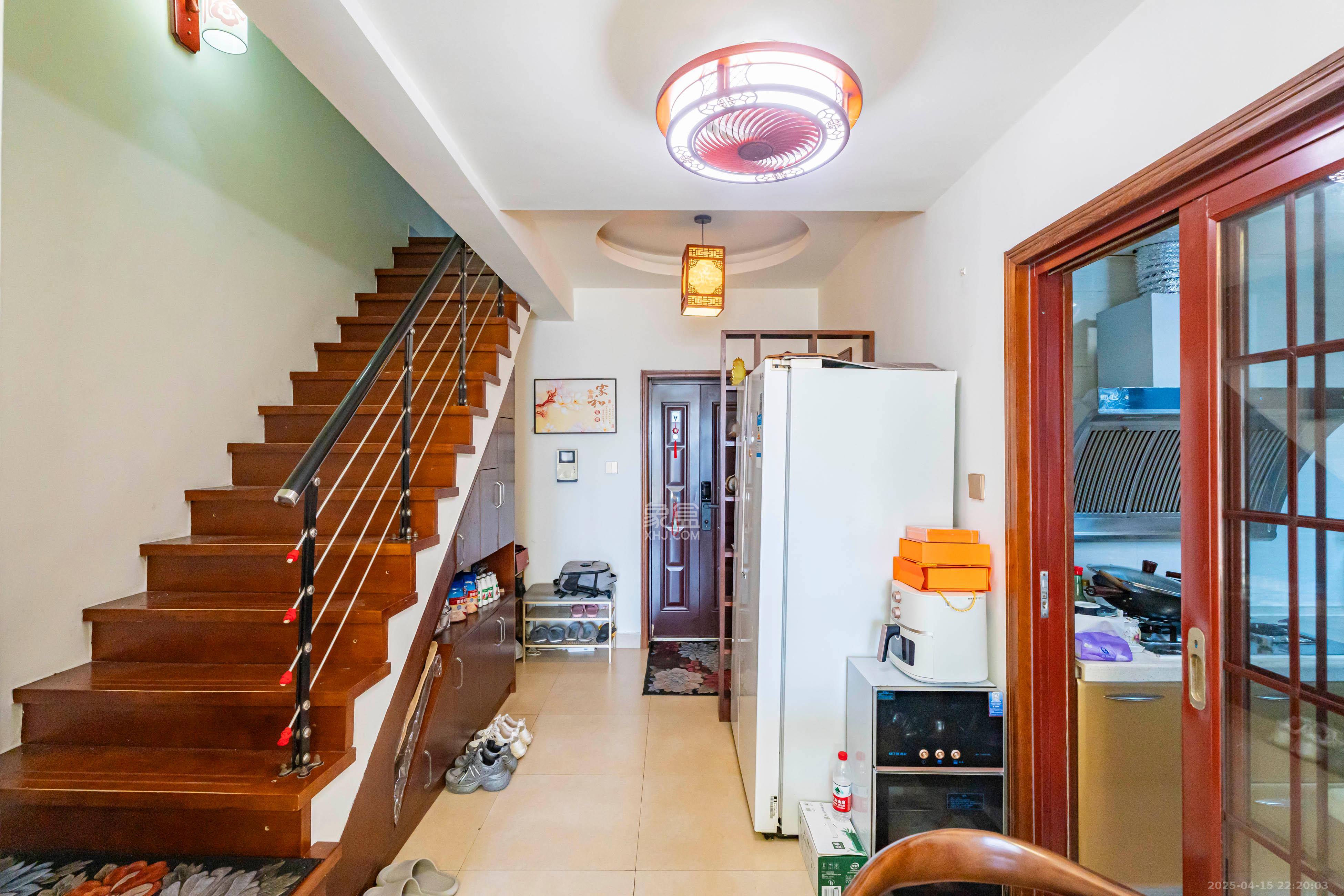 凯乐国际城 2室2厅2卫 85.0万 凯乐国际城 2室2厅2卫 85.0万客厅