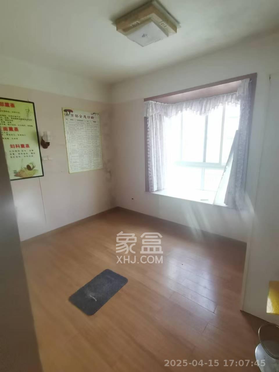 麓谷加州阳光  3室2厅2卫   2800.00元/月室内图
