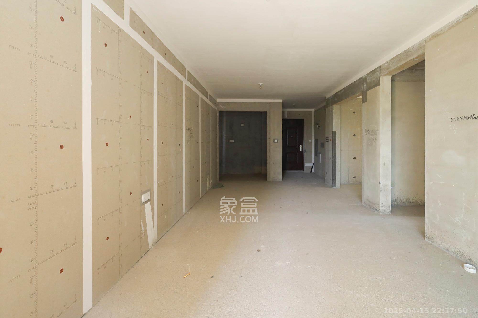 恒基旭辉湖山赋  3室2厅1卫    57.8万客厅