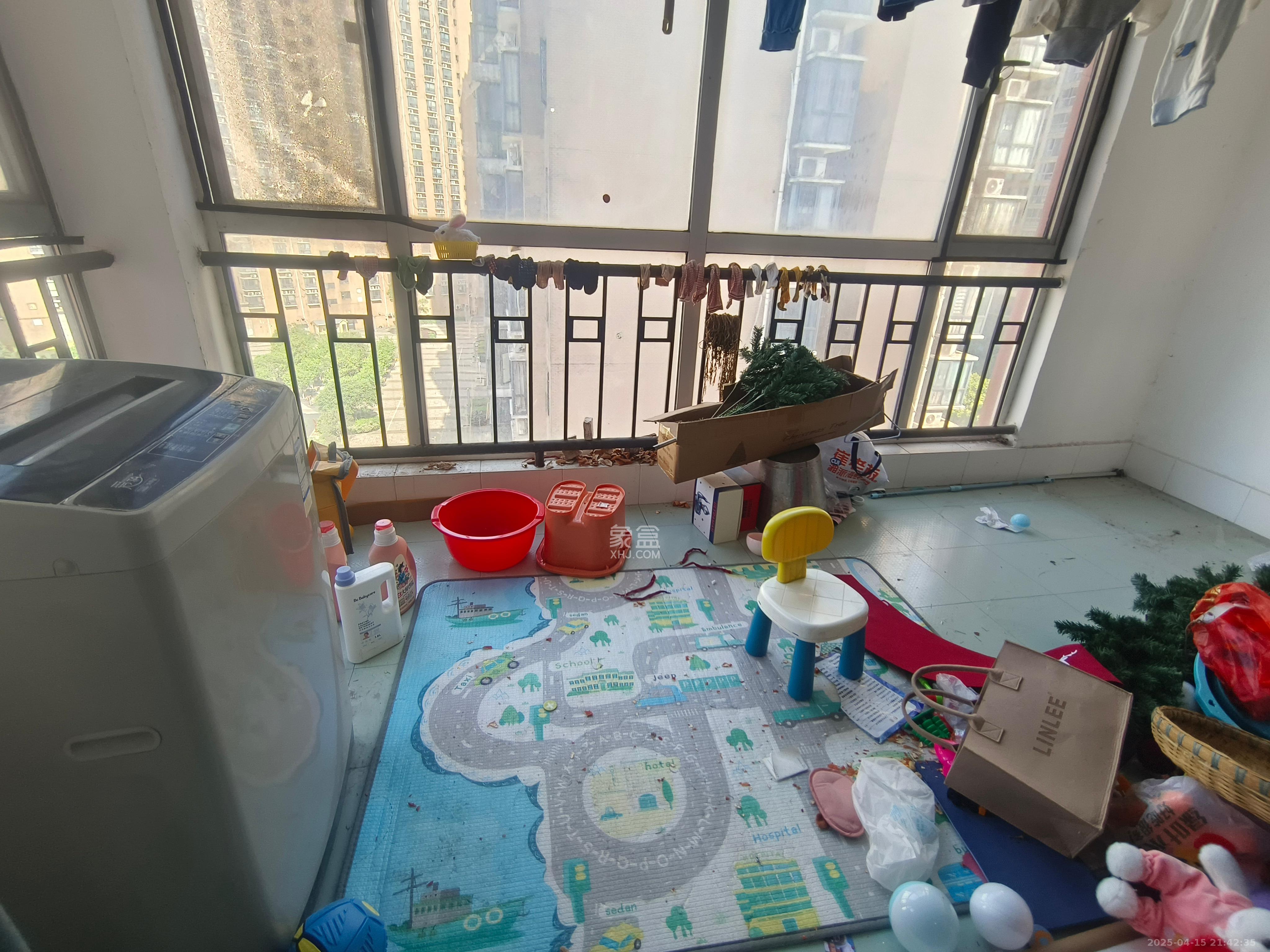 君临青园花都 3室2厅2卫 2800.0元/月 君临青园花都 3室2厅2卫 2800.0元/月室内图