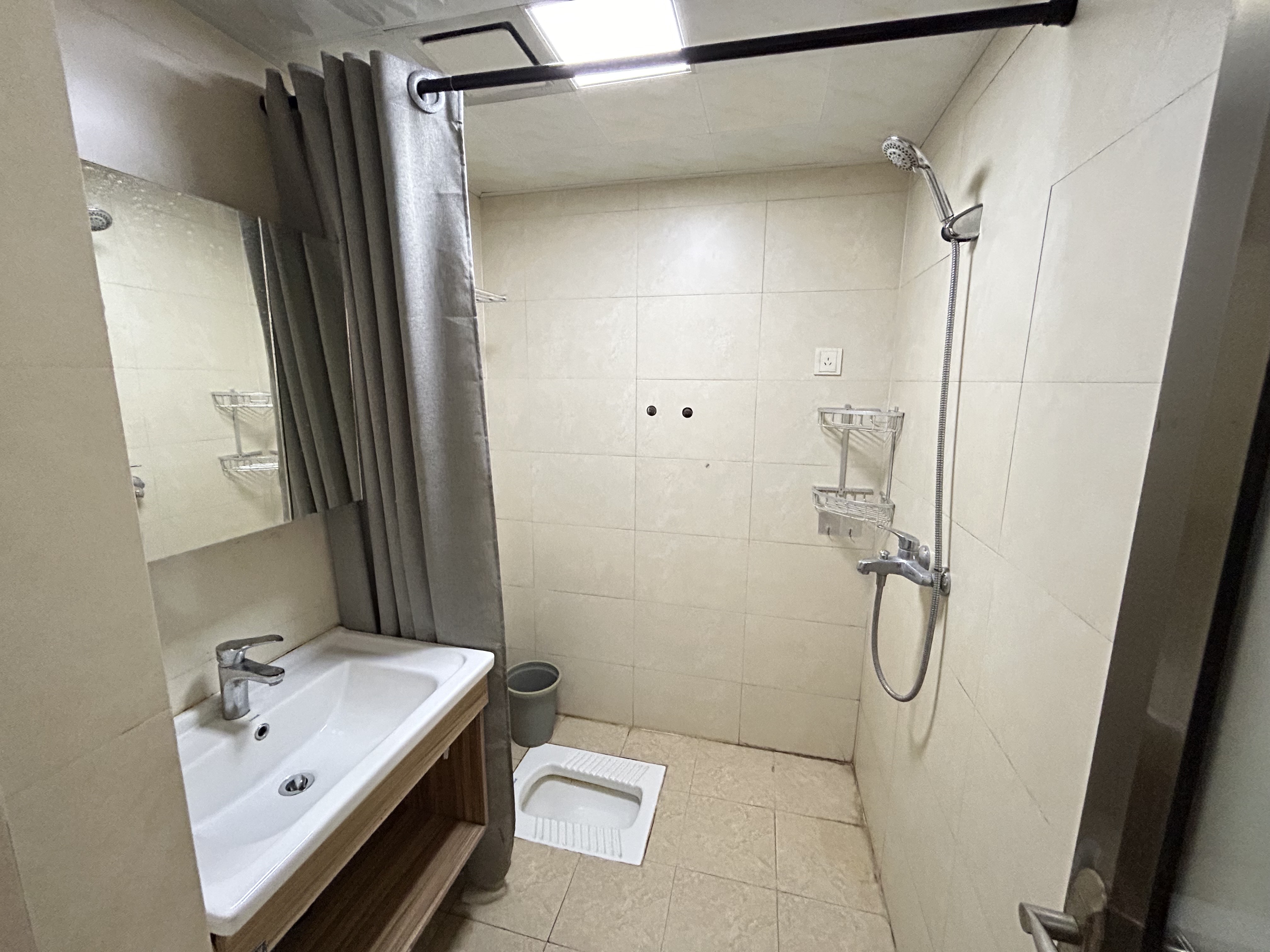 逸臣中央 1室0厅0卫 1300.0元/月 逸臣中央 1室0厅0卫 1300.0元/月室内图