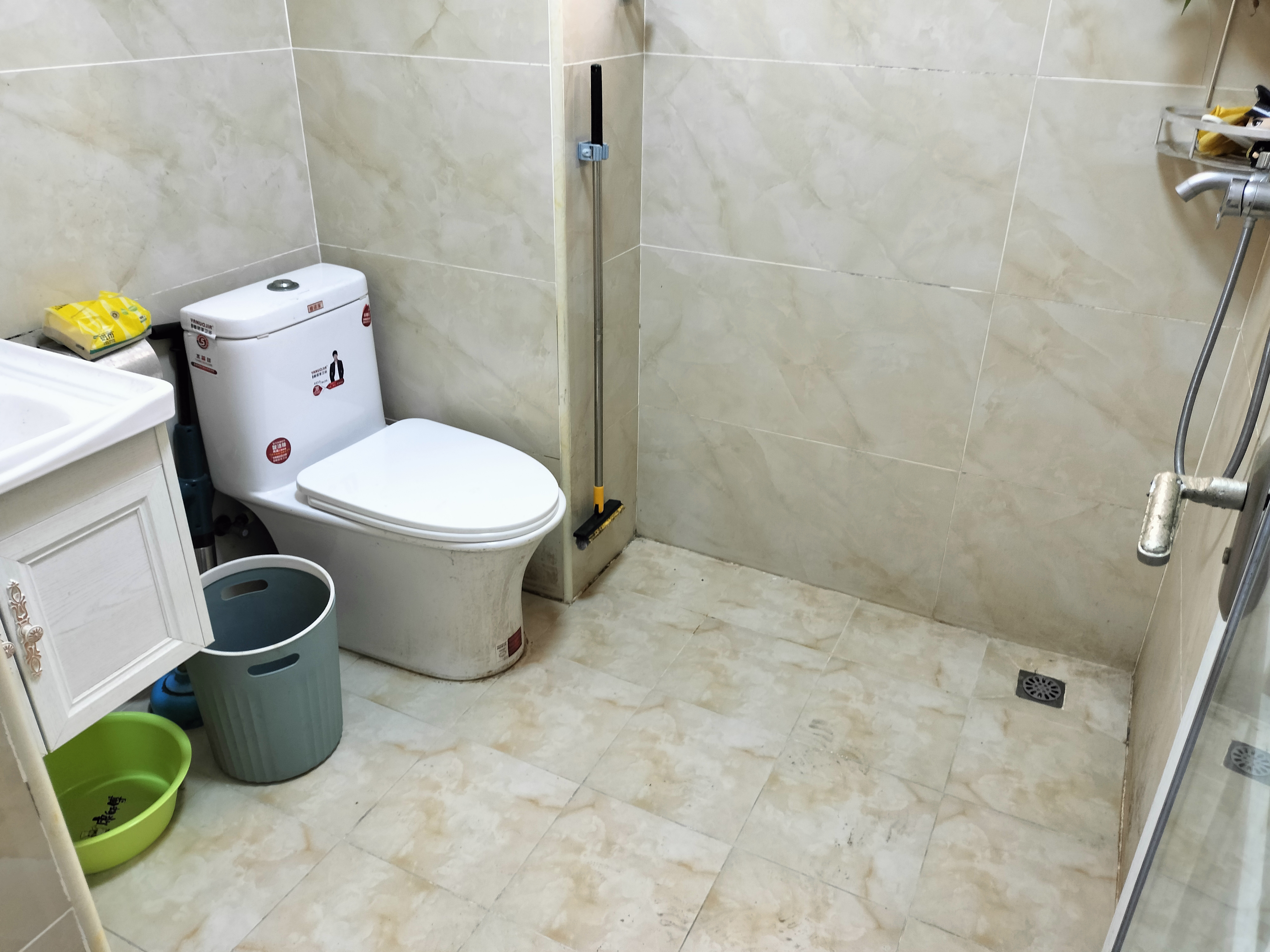 香江豪庭  1室1厅1卫    1300.0元/月室内图