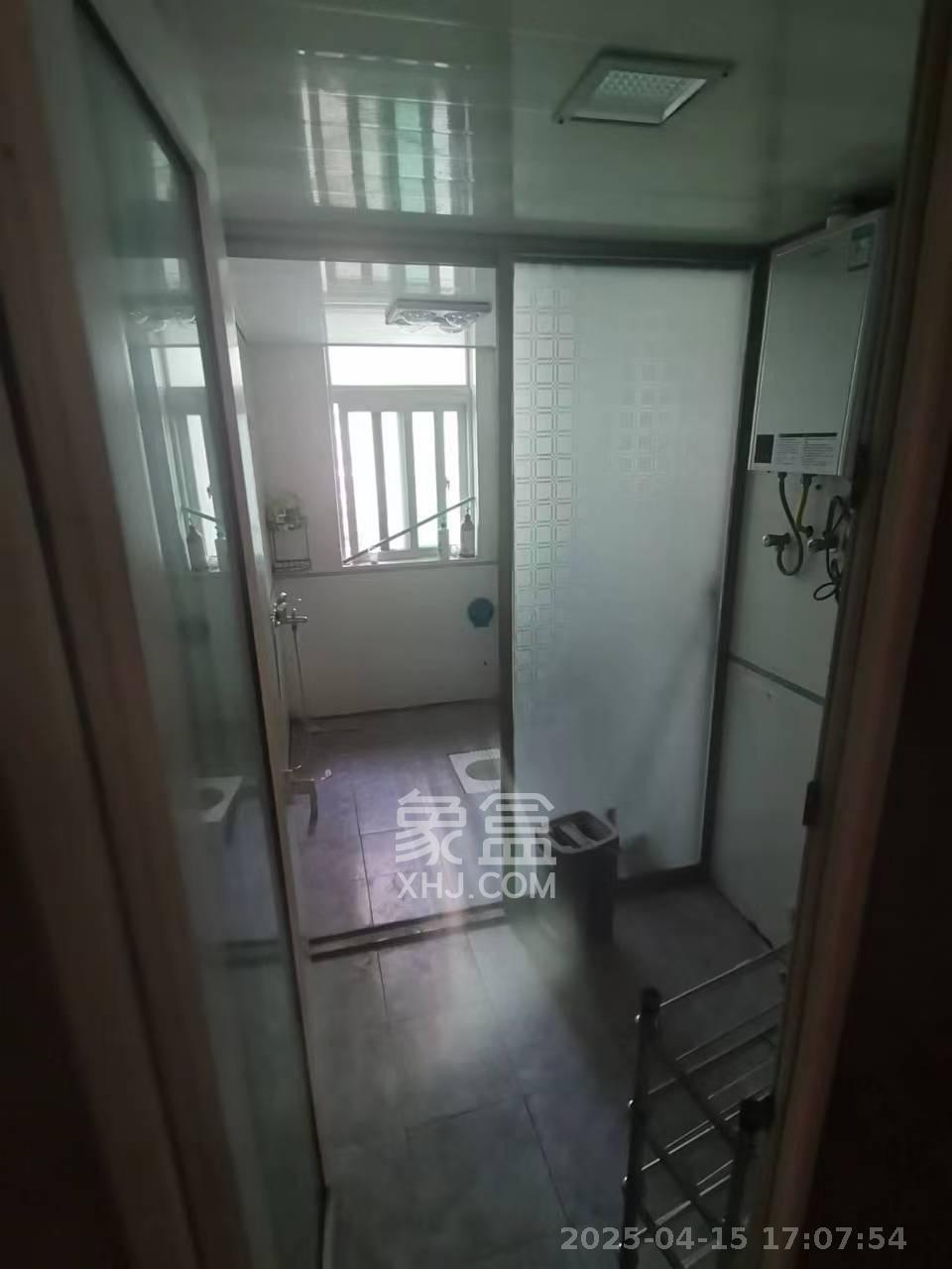 麓谷加州阳光  3室2厅2卫   2800.00元/月室内图