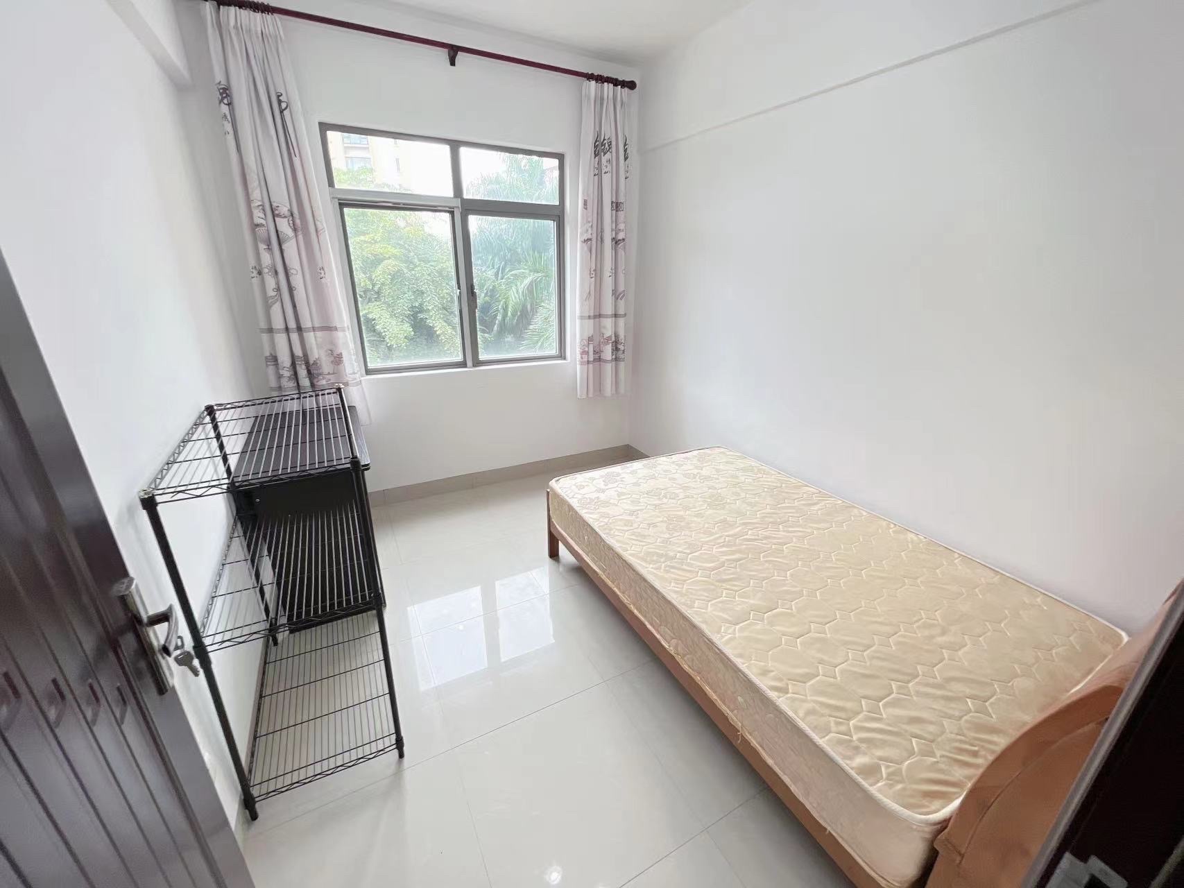 新世界花园二期 2室2厅1卫 109.0万 新世界花园二期 2室2厅1卫 109.0万客厅