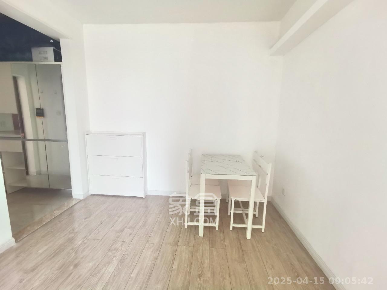 三一街区  2室2厅1卫   1600.00元/月室内图