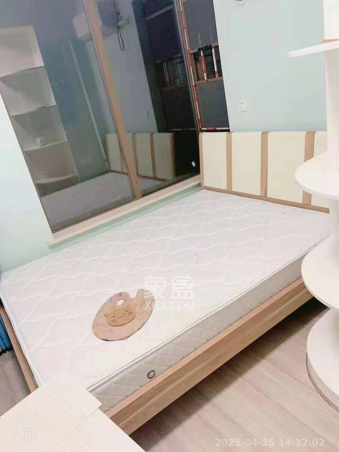 第六都（陆都小区）  2室2厅1卫   3200.00元/月室内图
