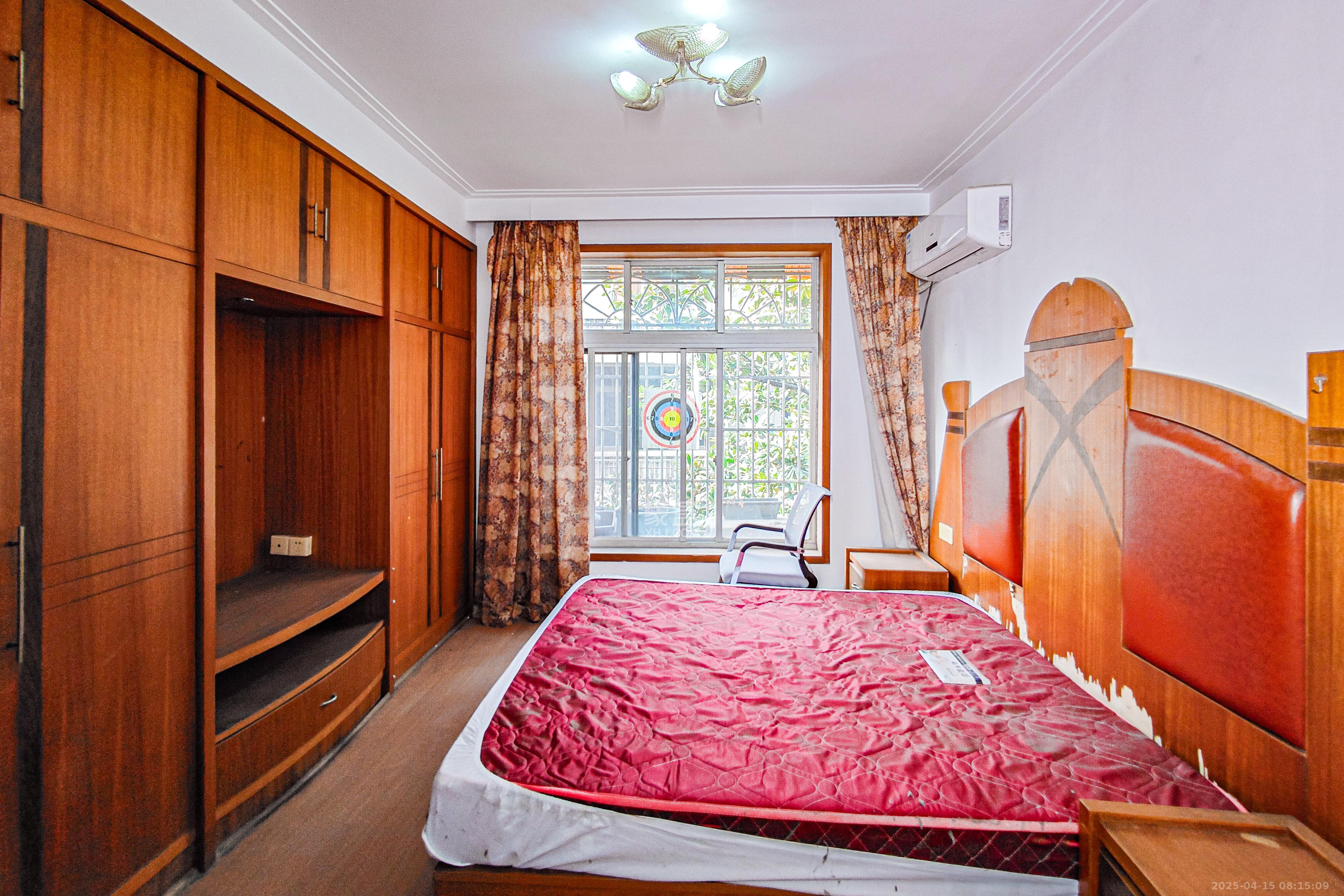 人民东路、人民中路散盘  3室2厅1卫    65.0万 人民东路、人民中路散盘  3室2厅1卫    65.0万卧室