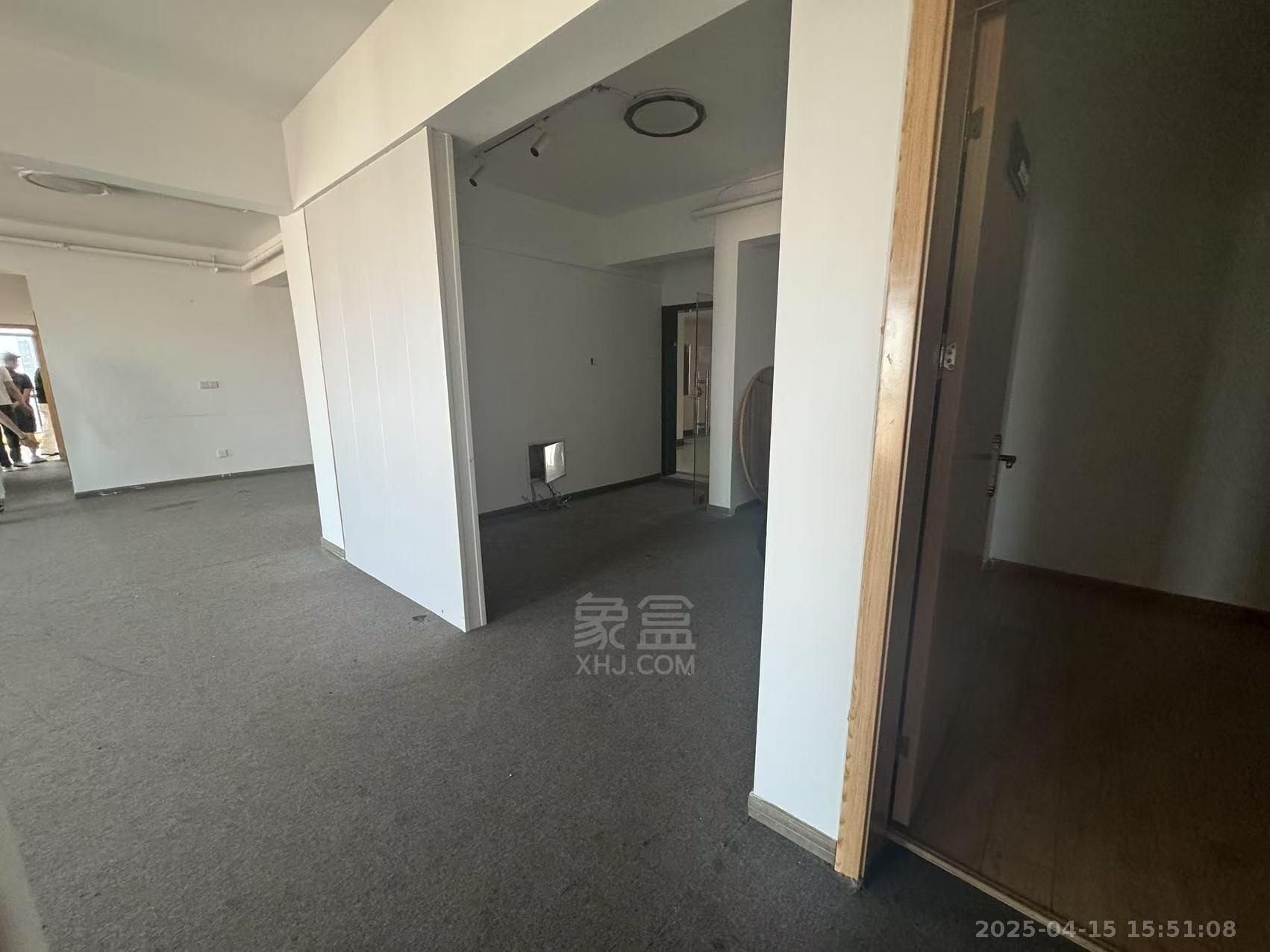 庐山春天 4室2厅2卫 3500.0元/月 庐山春天 4室2厅2卫 3500.0元/月室内图