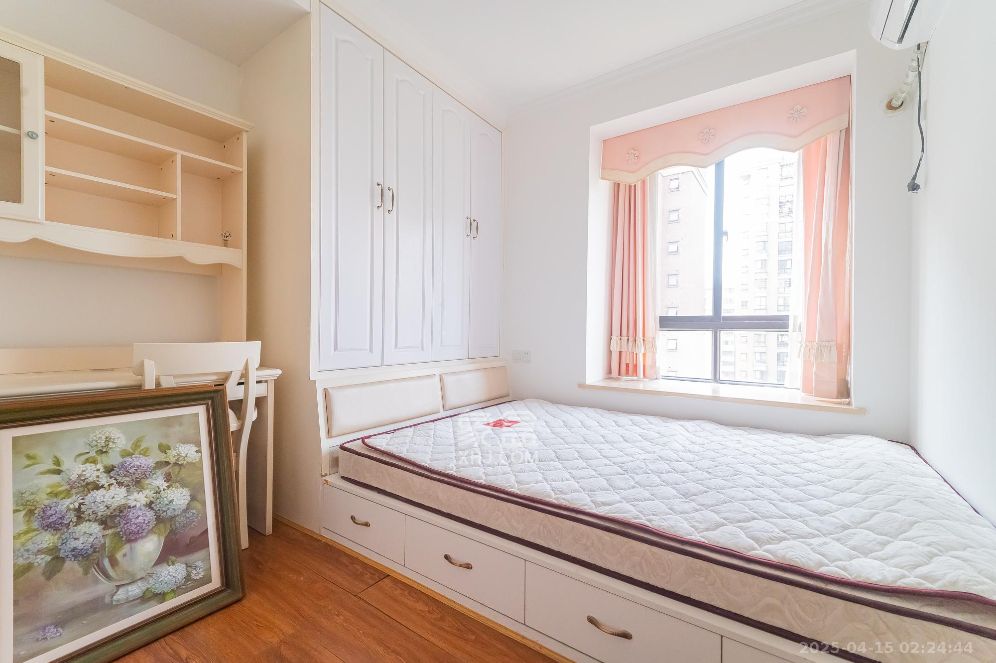 华润凤凰城一期 4室2厅1卫 199.8万 华润凤凰城一期 4室2厅1卫 199.8万卧室