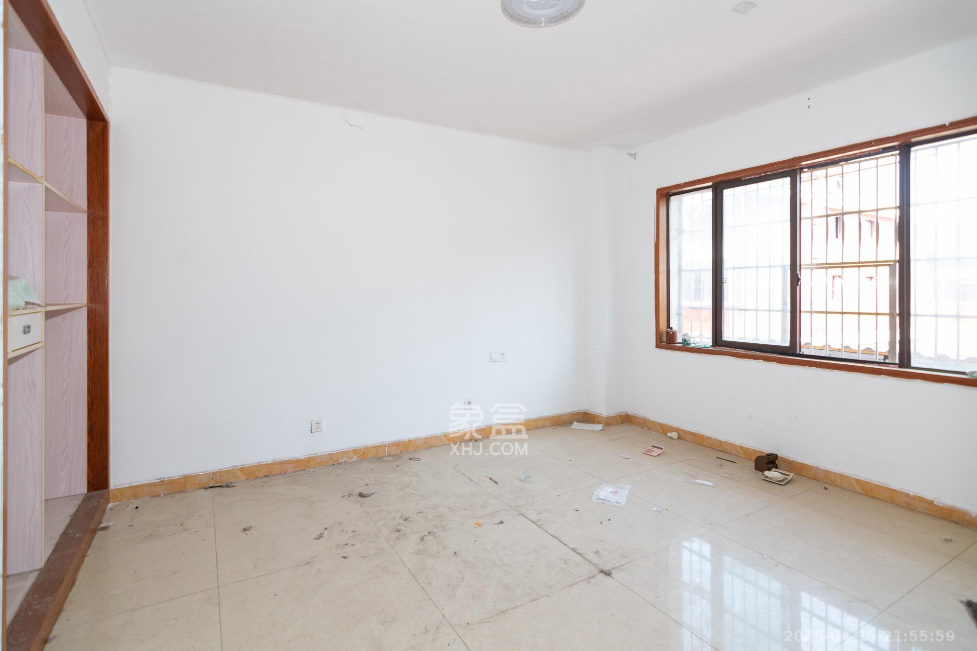 高星物流园  3室2厅3卫    65.0万 高星物流园  3室2厅3卫    65.0万卧室