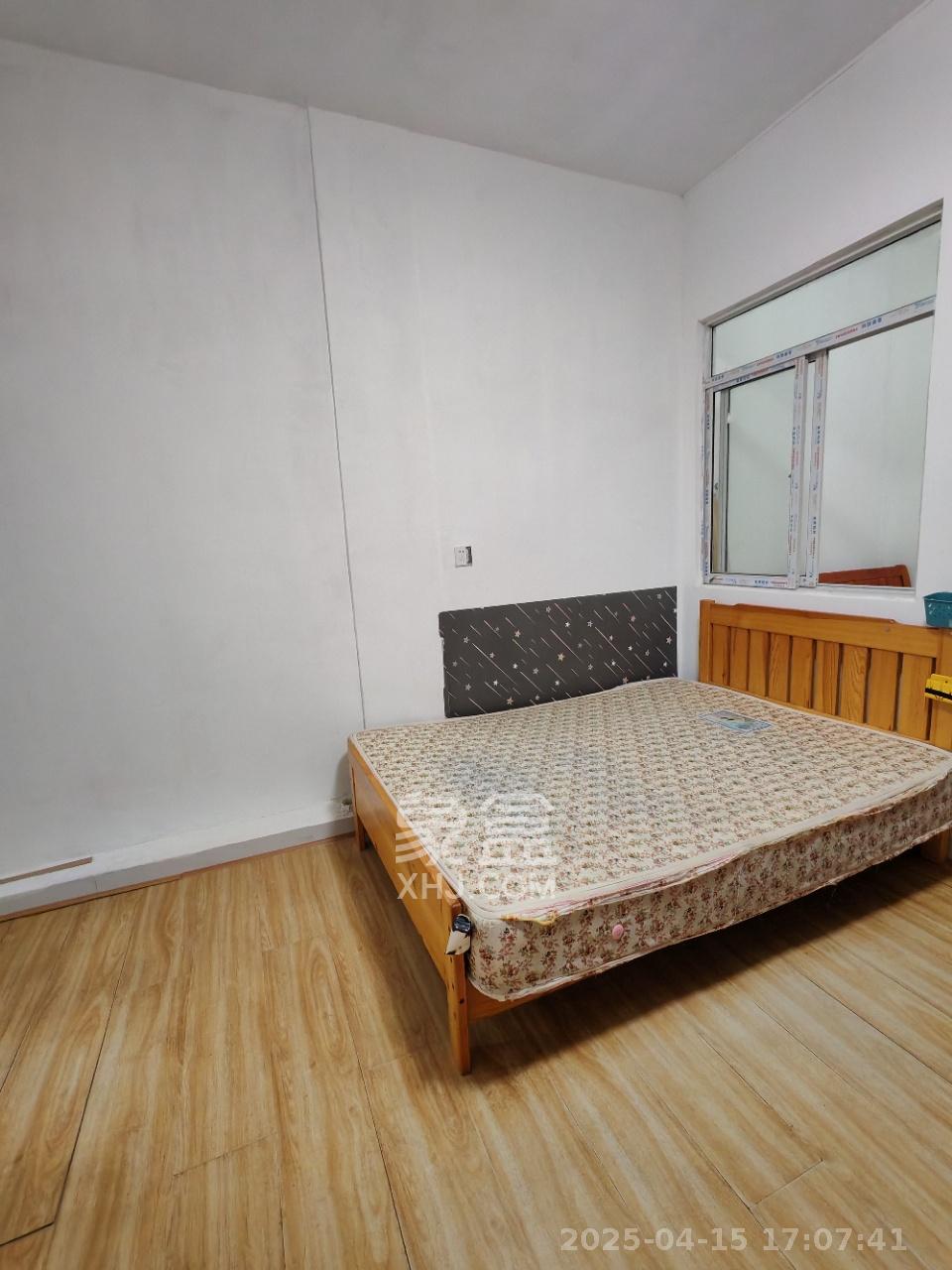 汽车西站商贸城(河西望城坡)  1室1厅1卫    1000.0元/月 汽车西站商贸城(河西望城坡)  1室1厅1卫    1000.0元/月