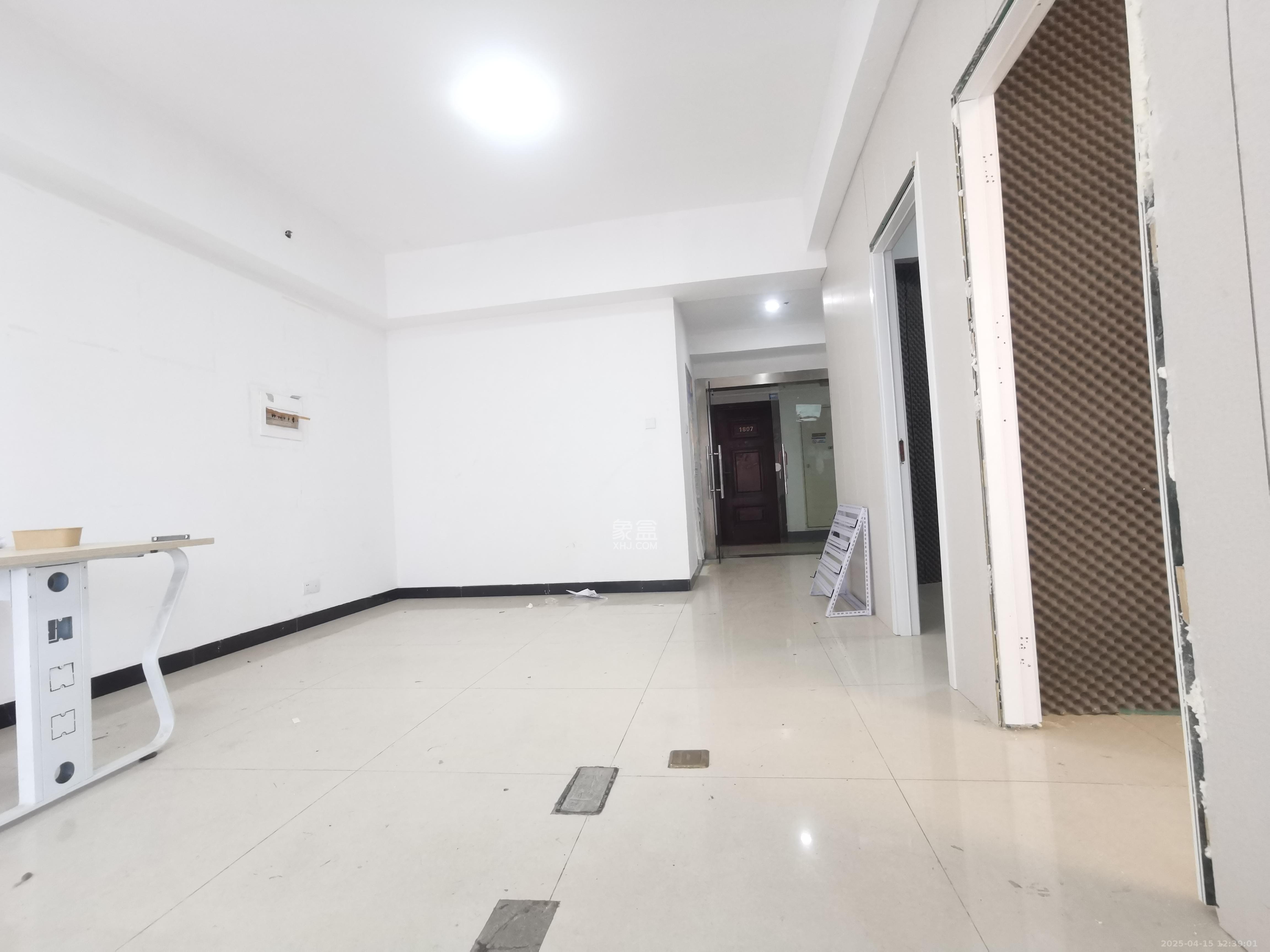 奥克斯广场 1室1厅1卫 3700.0元/月 奥克斯广场 1室1厅1卫 3700.0元/月室内图