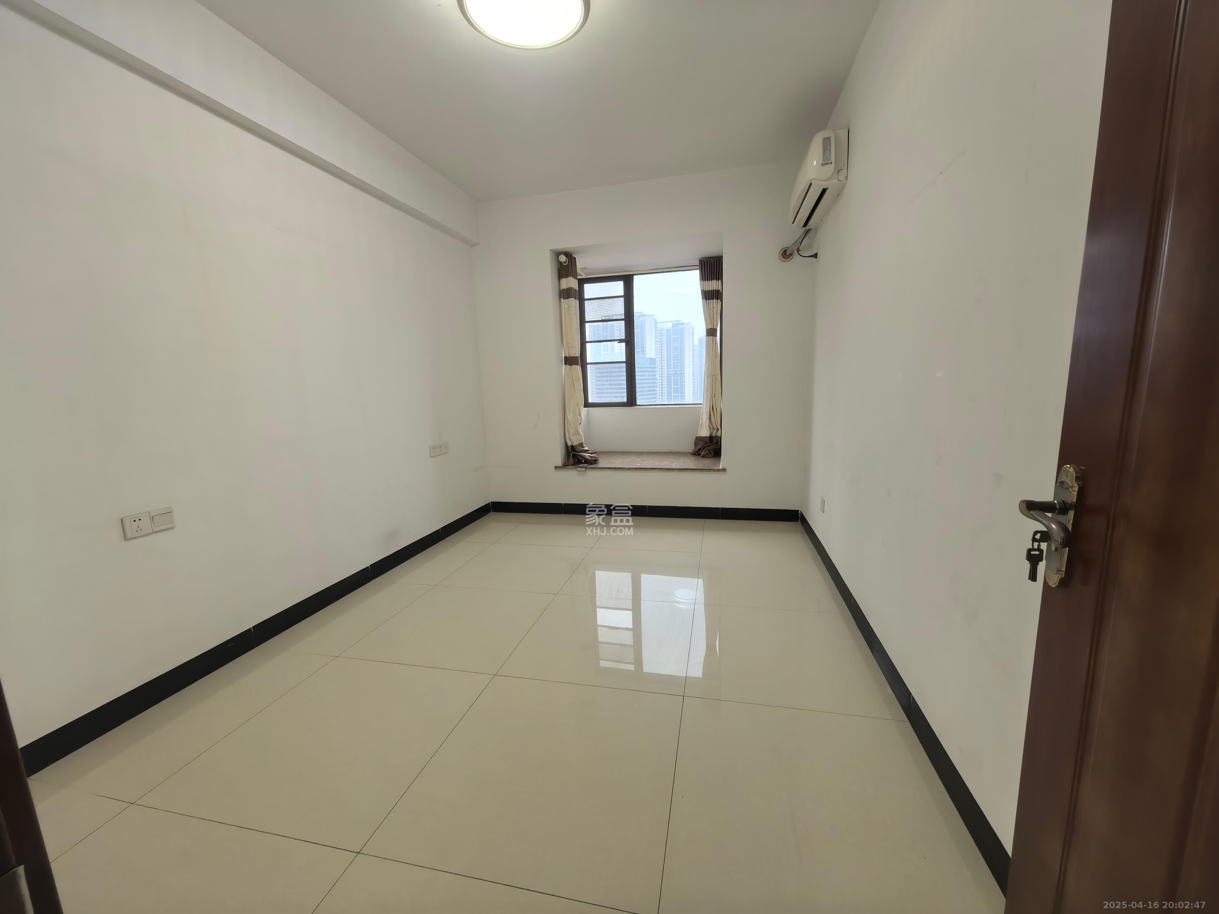 世茂铂翠湾二期 4室2厅2卫 3500.0元/月 世茂铂翠湾二期 4室2厅2卫 3500.0元/月室内图