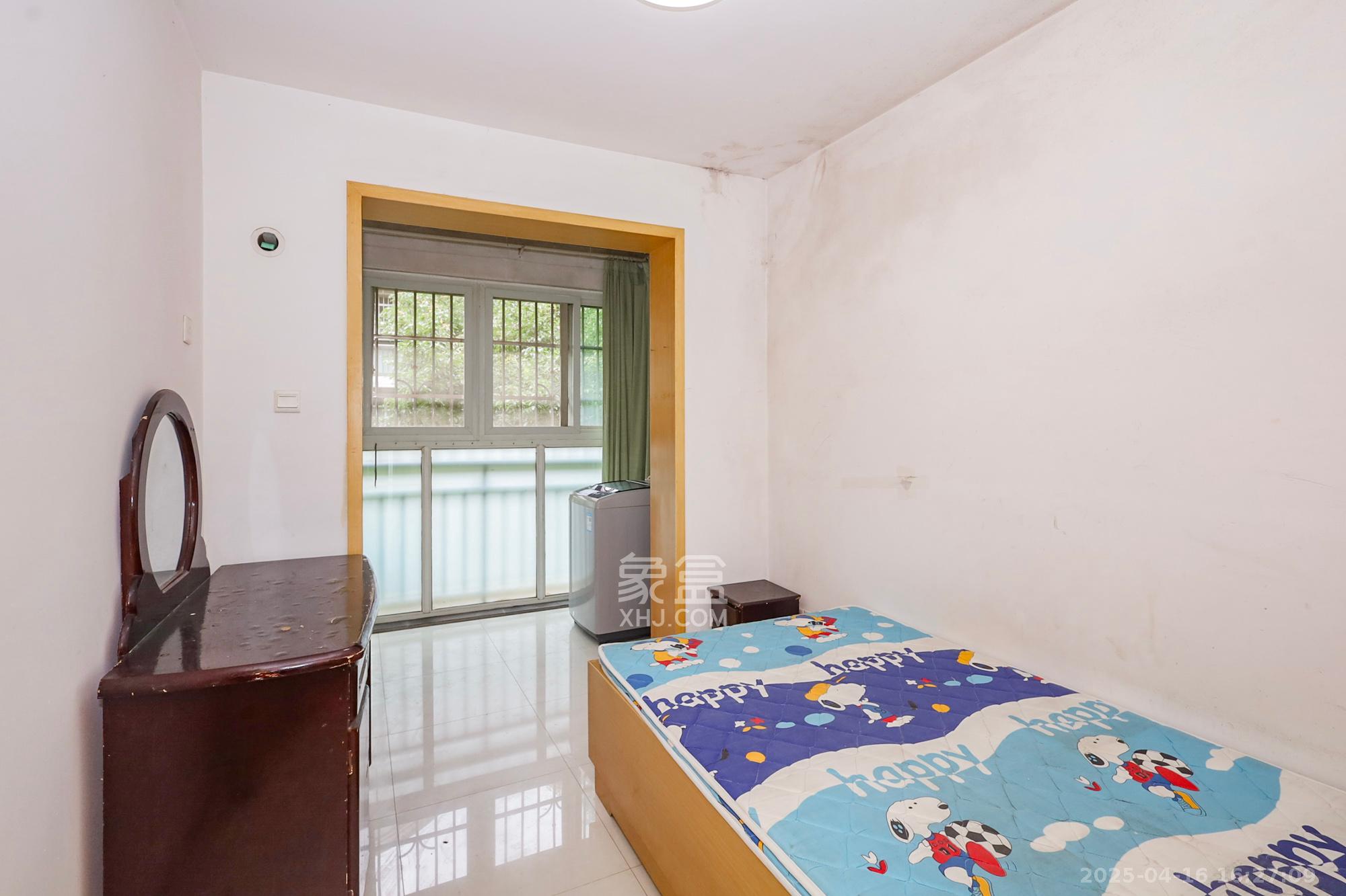 新诚小区  2室2厅1卫    36.8万 新诚小区  2室2厅1卫    36.8万卧室