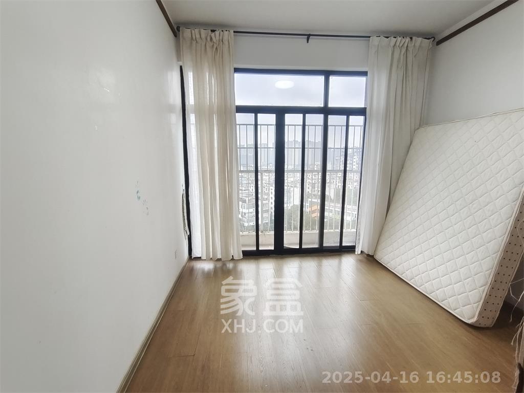阳光100三期  4室2厅1卫   2800.00元/月室内图