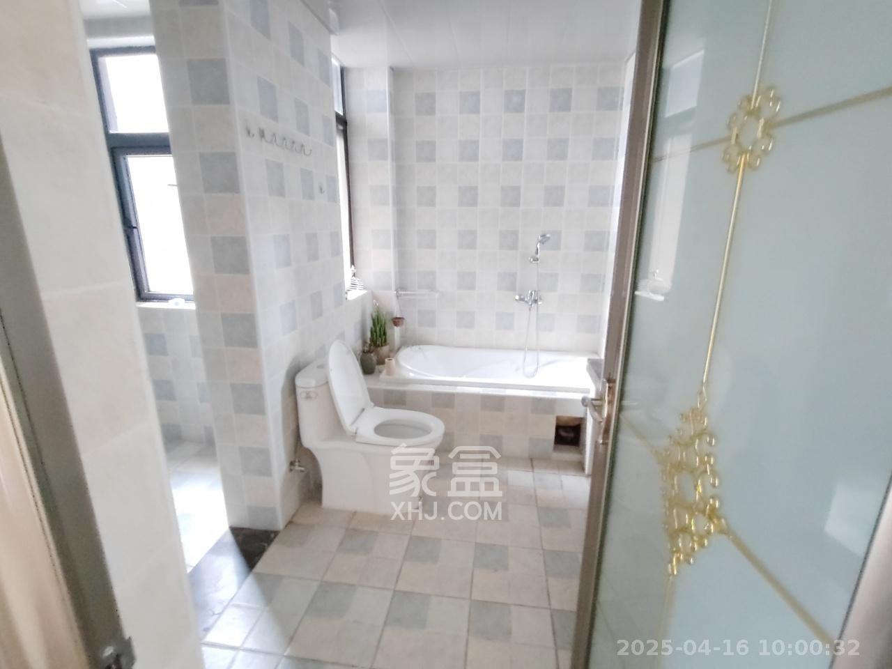 龙湾国际洋房 6室2厅2卫 4500.0元/月 龙湾国际洋房 6室2厅2卫 4500.0元/月室内图