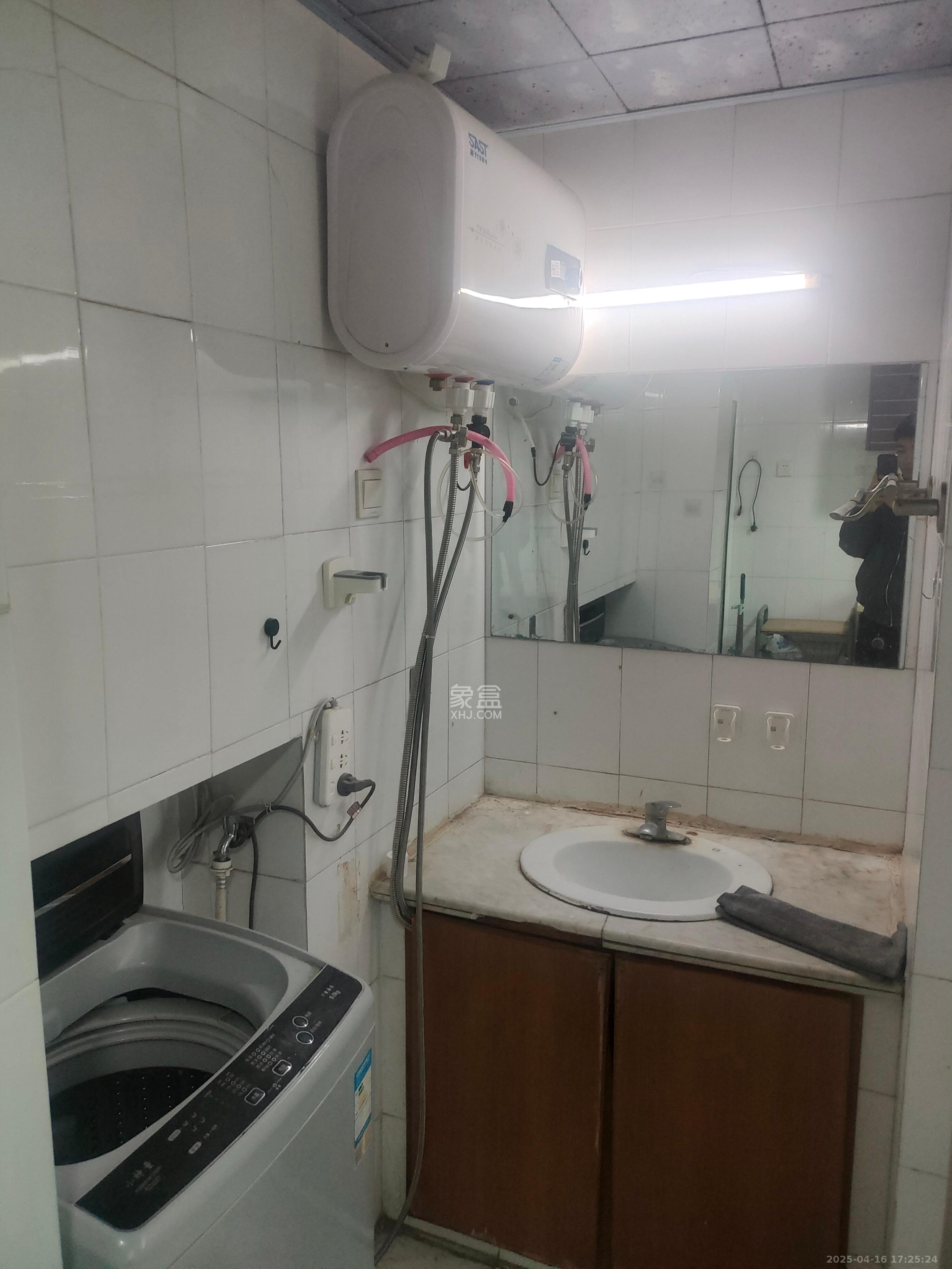 咸嘉新村嘉旺苑 3室2厅1卫 2000.0元/月 咸嘉新村嘉旺苑 3室2厅1卫 2000.0元/月室内图