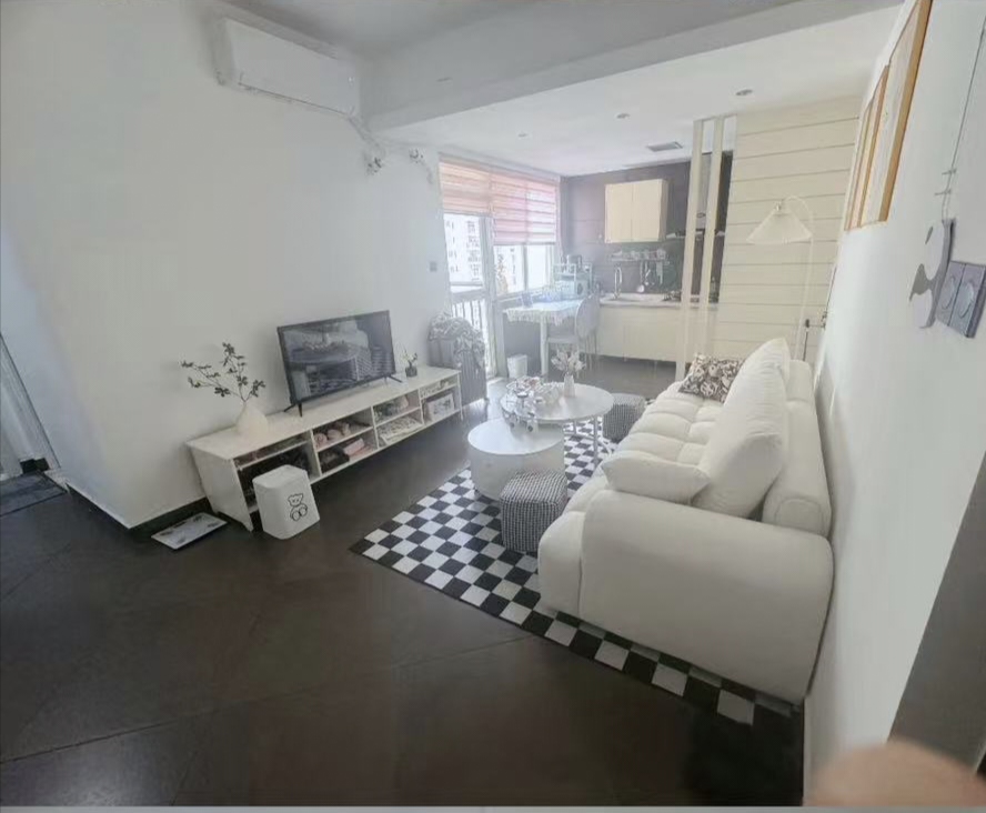 蔚兰天成 1室1厅1卫 88.0万 蔚兰天成 1室1厅1卫 88.0万客厅