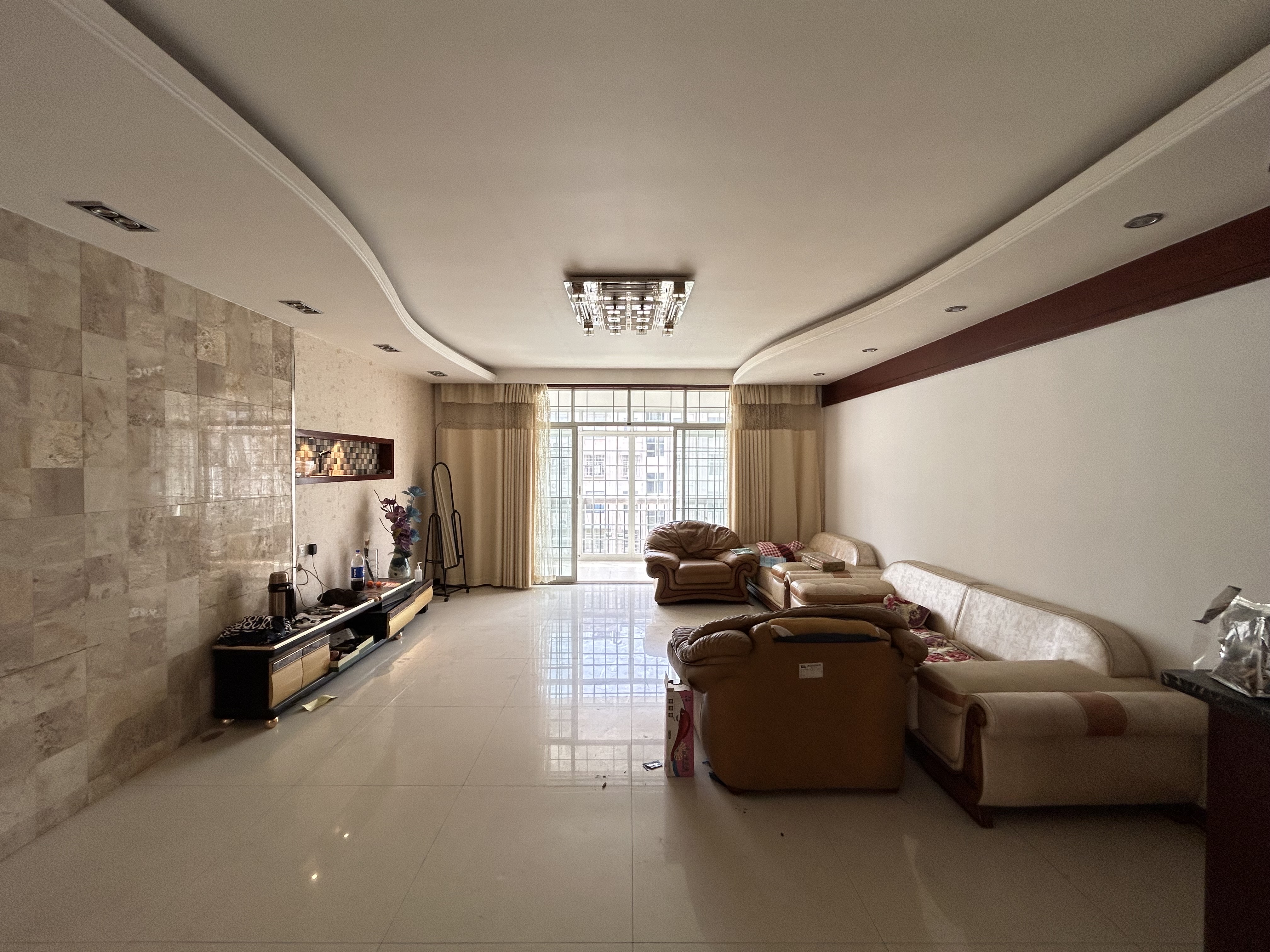 市委四号院 4室2厅2卫 1800.00元/月 市委四号院 4室2厅2卫 1800.00元/月室内图