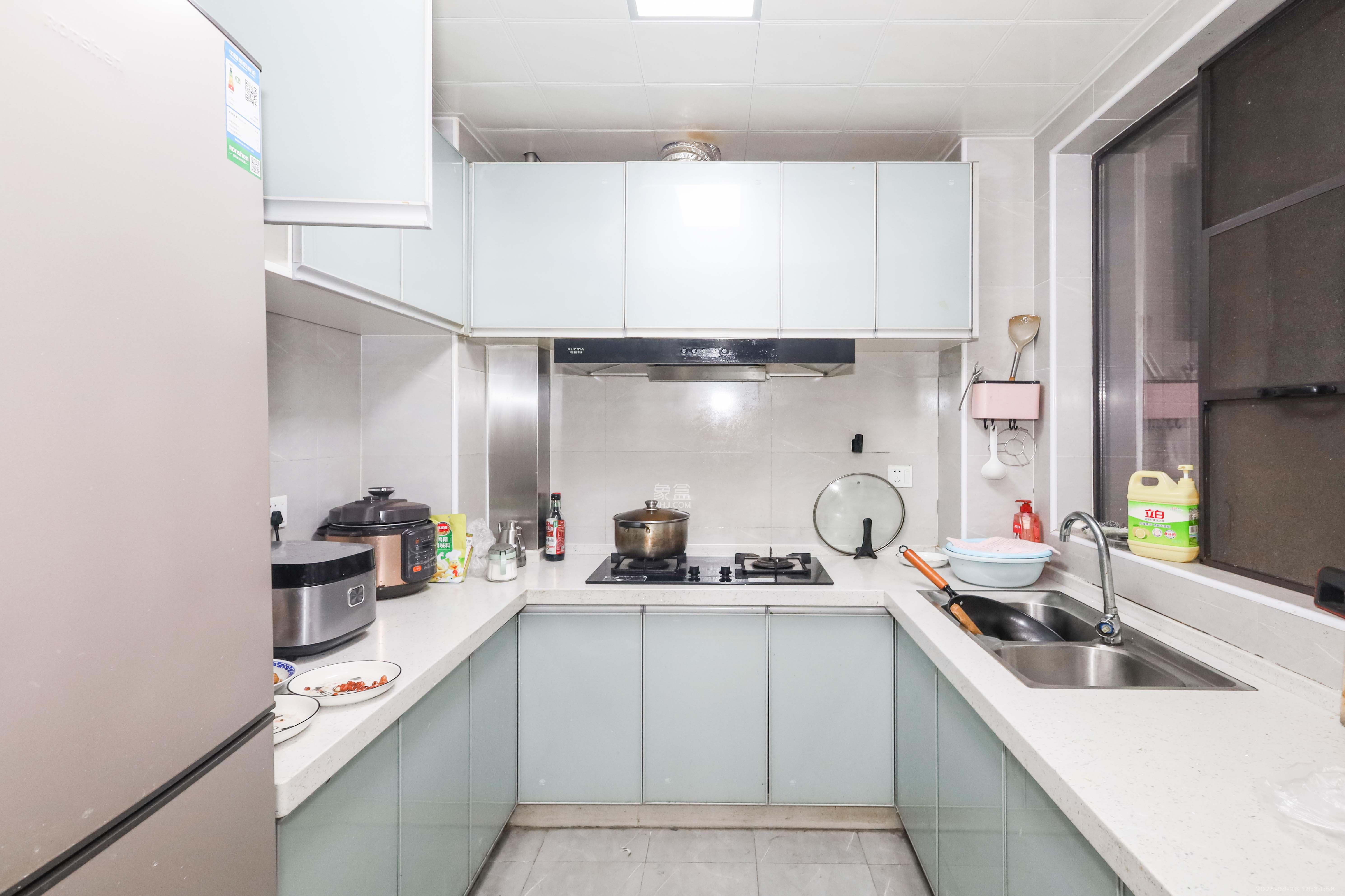 中冶中央公园  3室2厅1卫    115.0万 中冶中央公园  3室2厅1卫    115.0万厨房