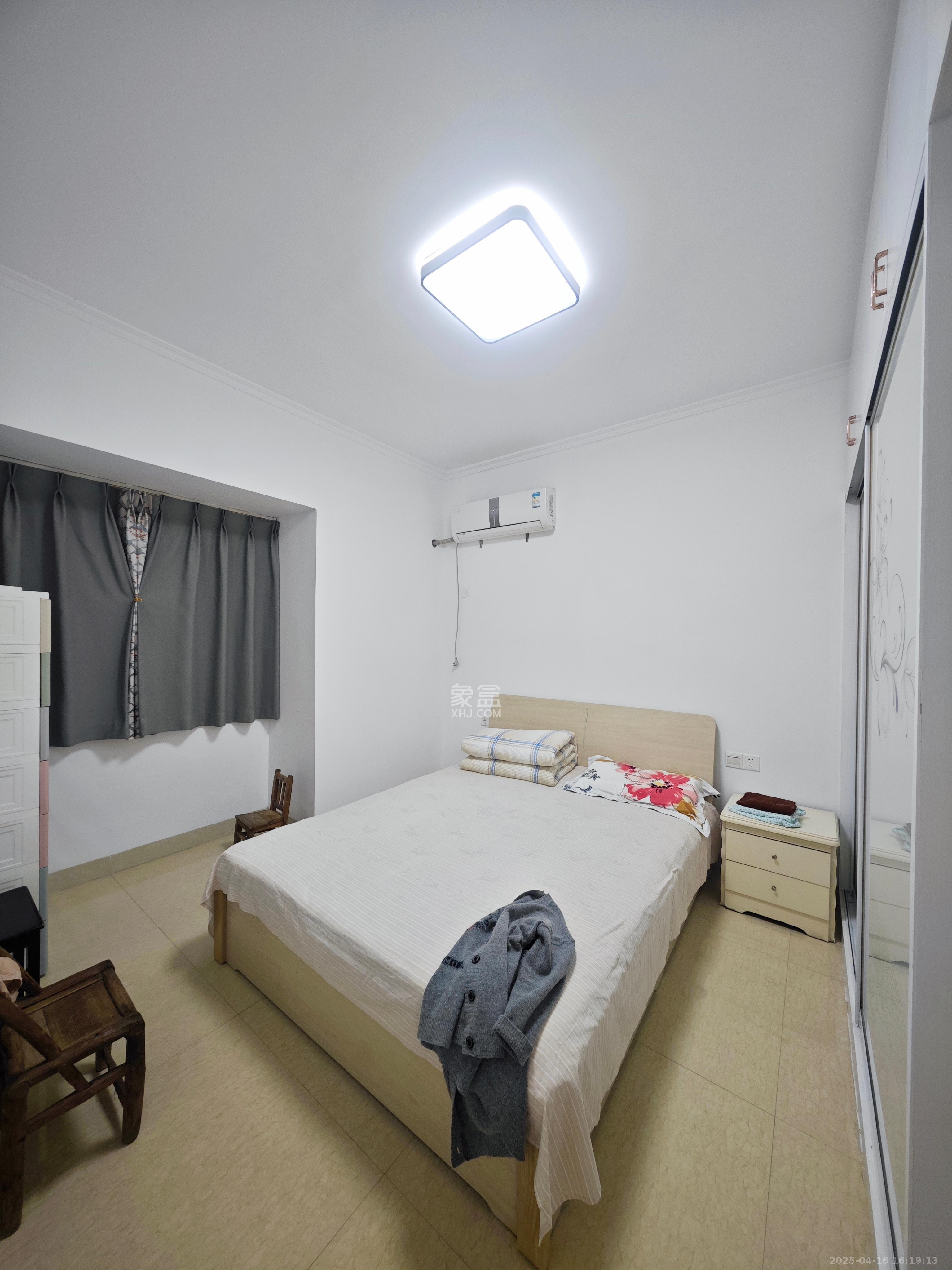 新景家园  3室2厅1卫   45.00万客厅