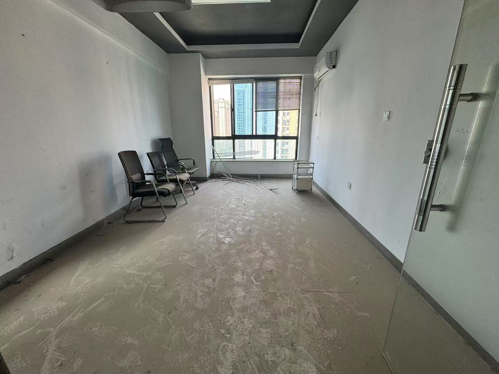 慈善大厦  1室1厅1卫    27.0万 慈善大厦  1室1厅1卫    27.0万室内图